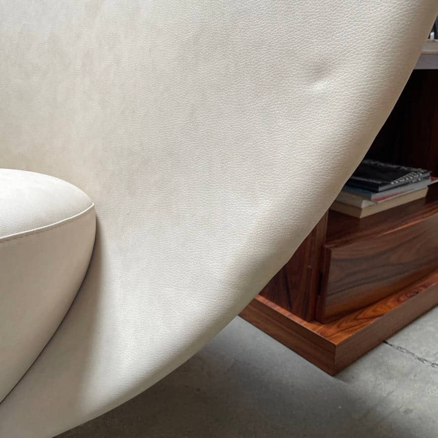 A La Cividina Mon Coeur sofa with a curved shape on a white background.
