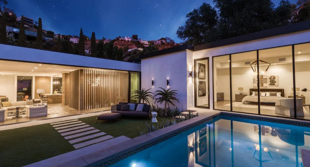 This is How a Luxury Home Listing Should be Staged