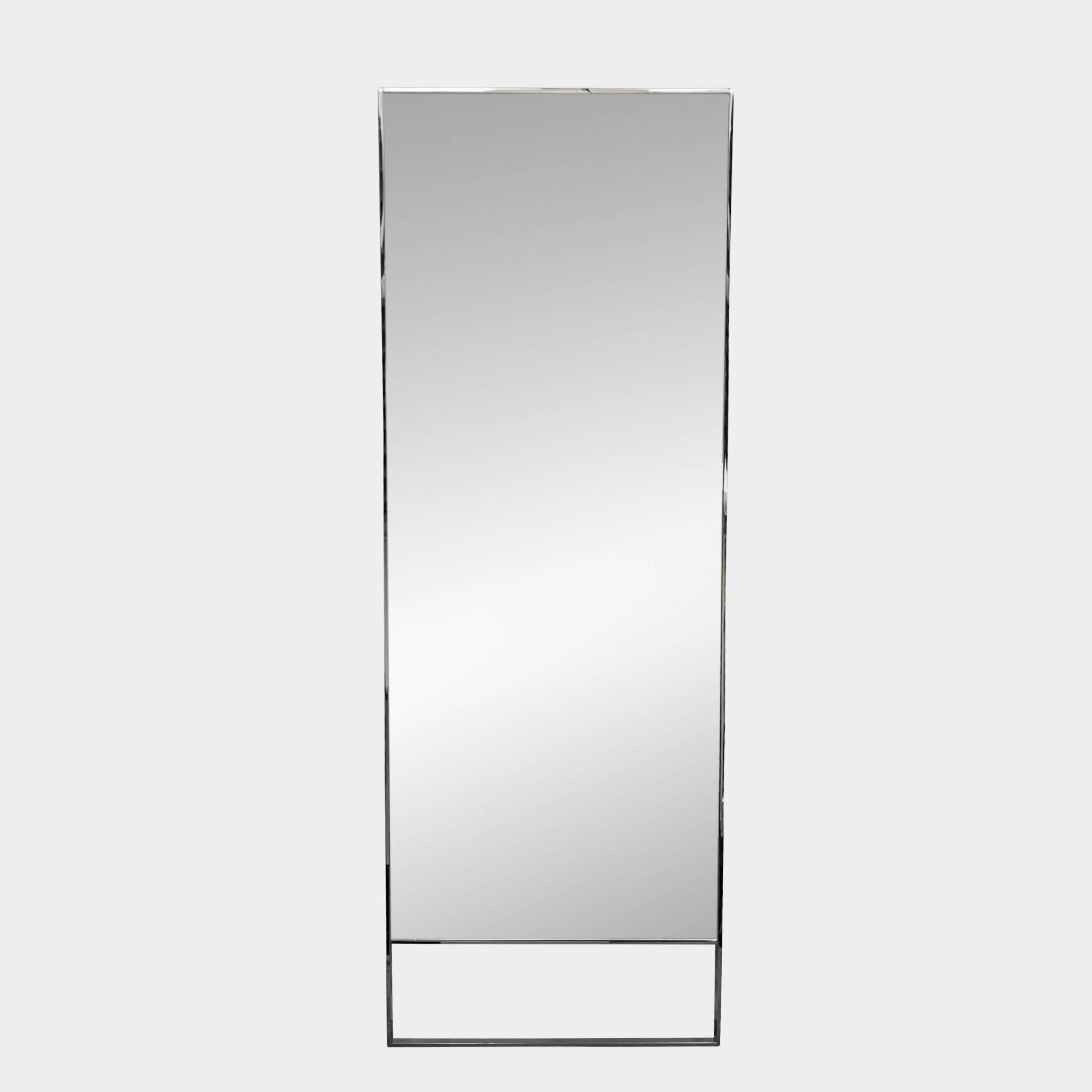 The Maxalto Psiche Mirror SMS1 Chrome, featuring a slim metallic frame, stands upright against a plain light gray background, reflecting the signature elegance of the Maxalto brand.
