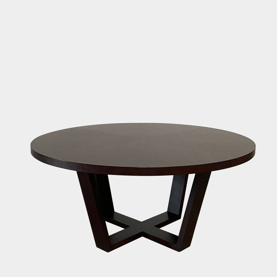A Maxalto Xilos Dining Table with a black base.