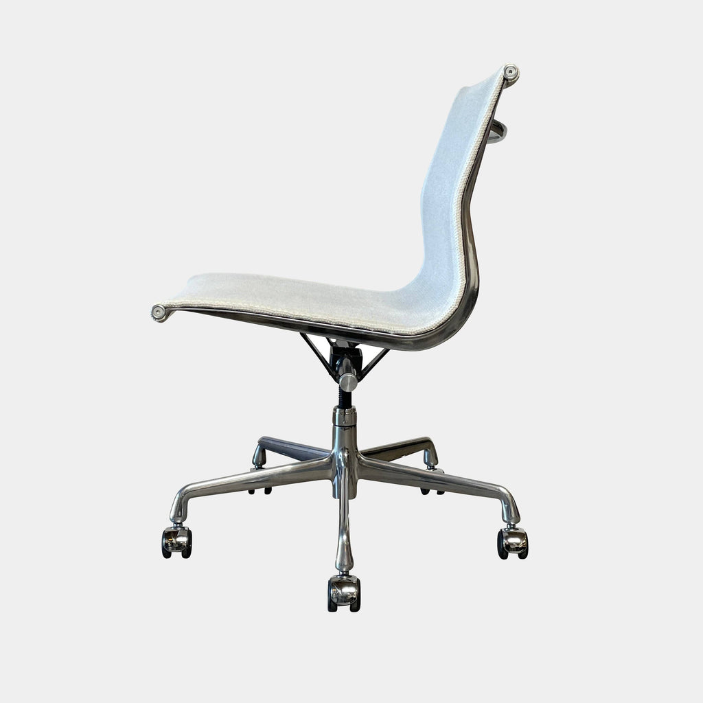 A Herman Miller Eames Aluminum Group Management Chair on a white background.