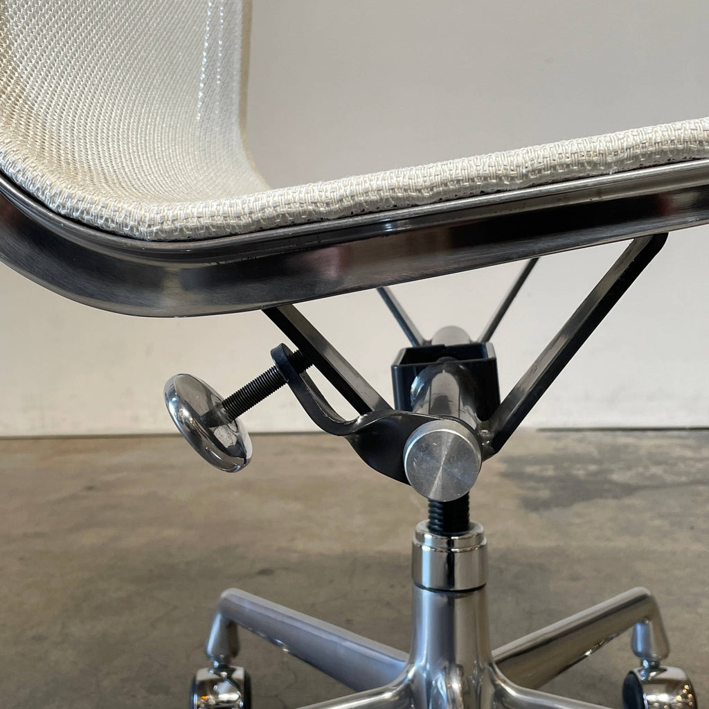 A Herman Miller Eames Aluminum Group Management Chair on a white background.