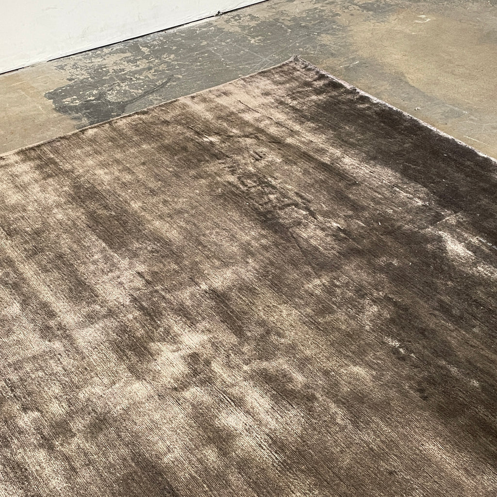A Delinear Bamboo 7'X7' Rug with a grey background.
