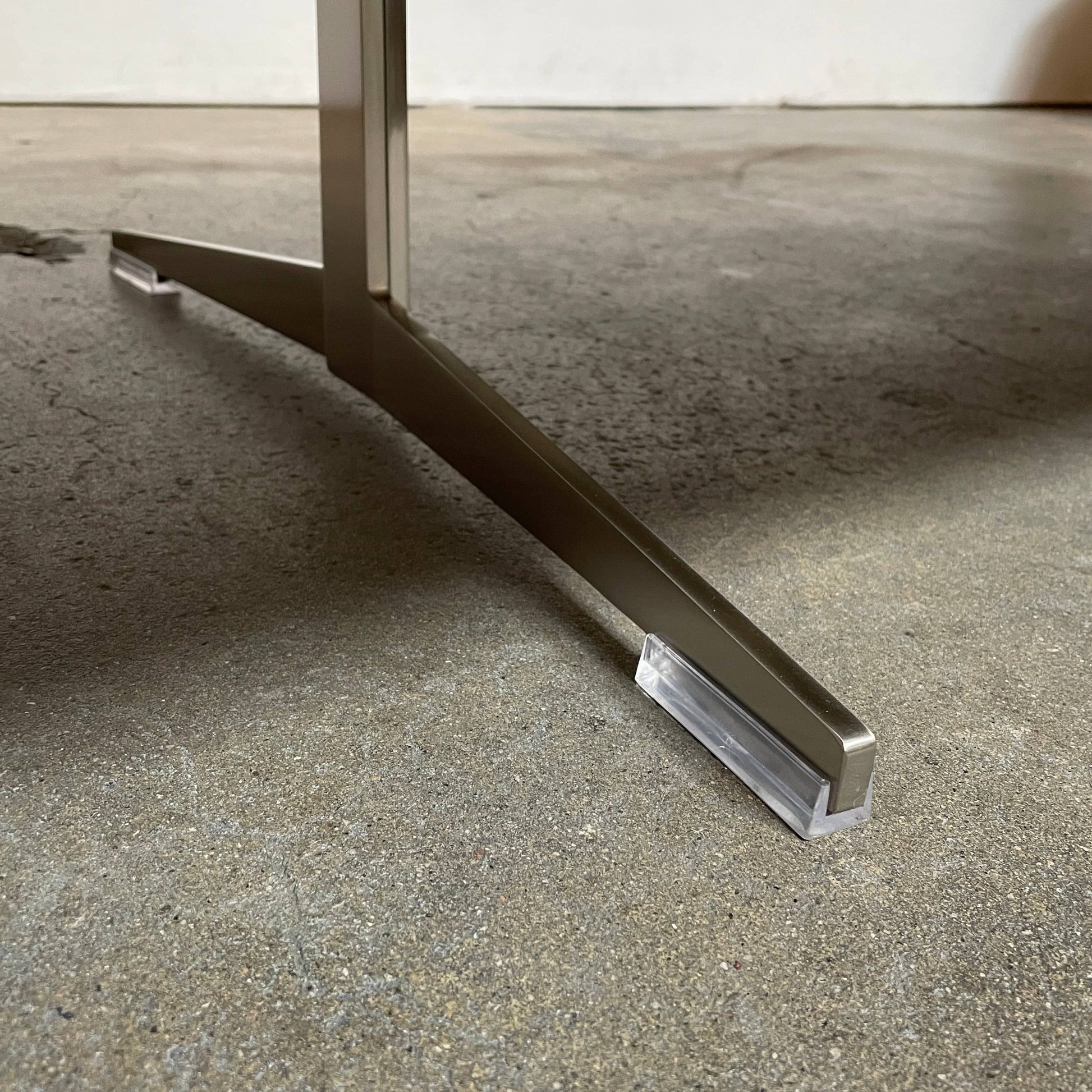 A Flexform Fly Marble Coffee Table with black legs on a white background.
