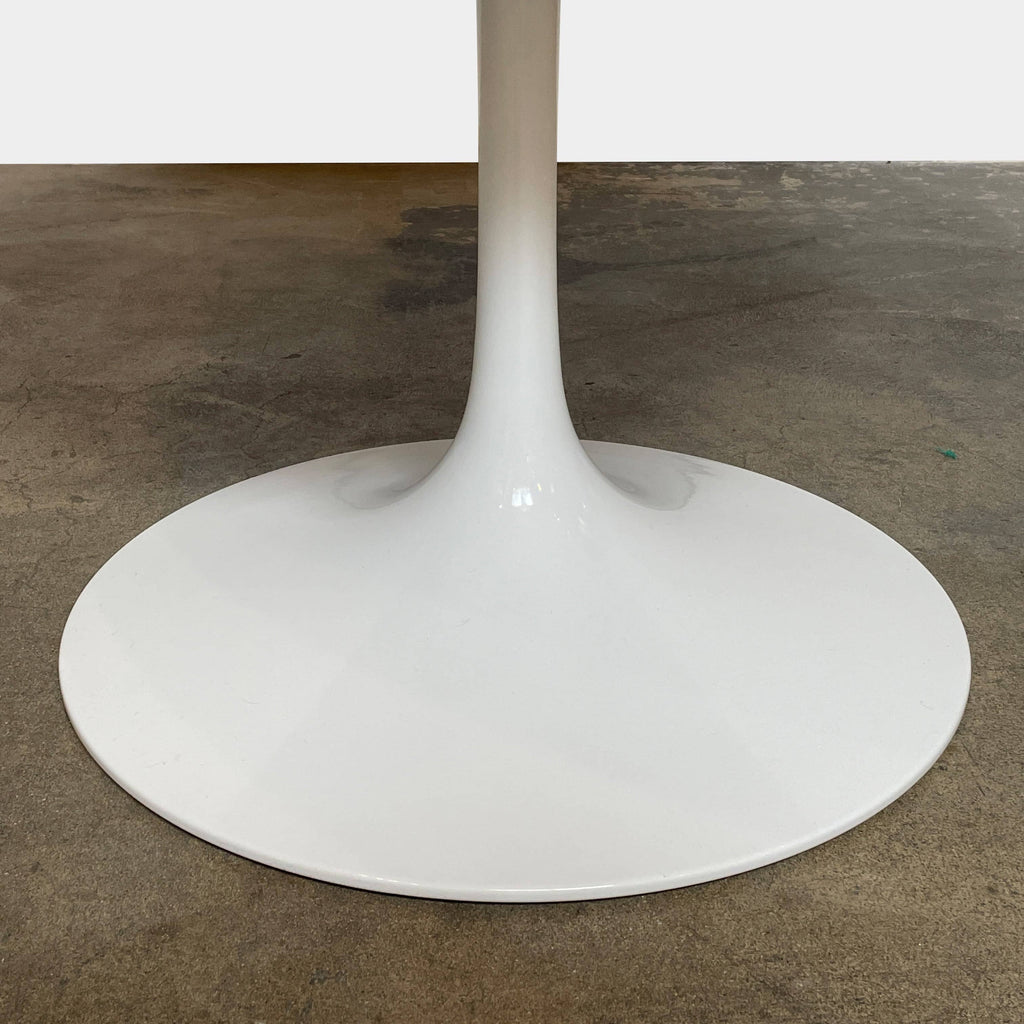 The Knoll Saarinen Tulip Table 42" features a stunning marble top, providing ample legroom for comfortable dining.