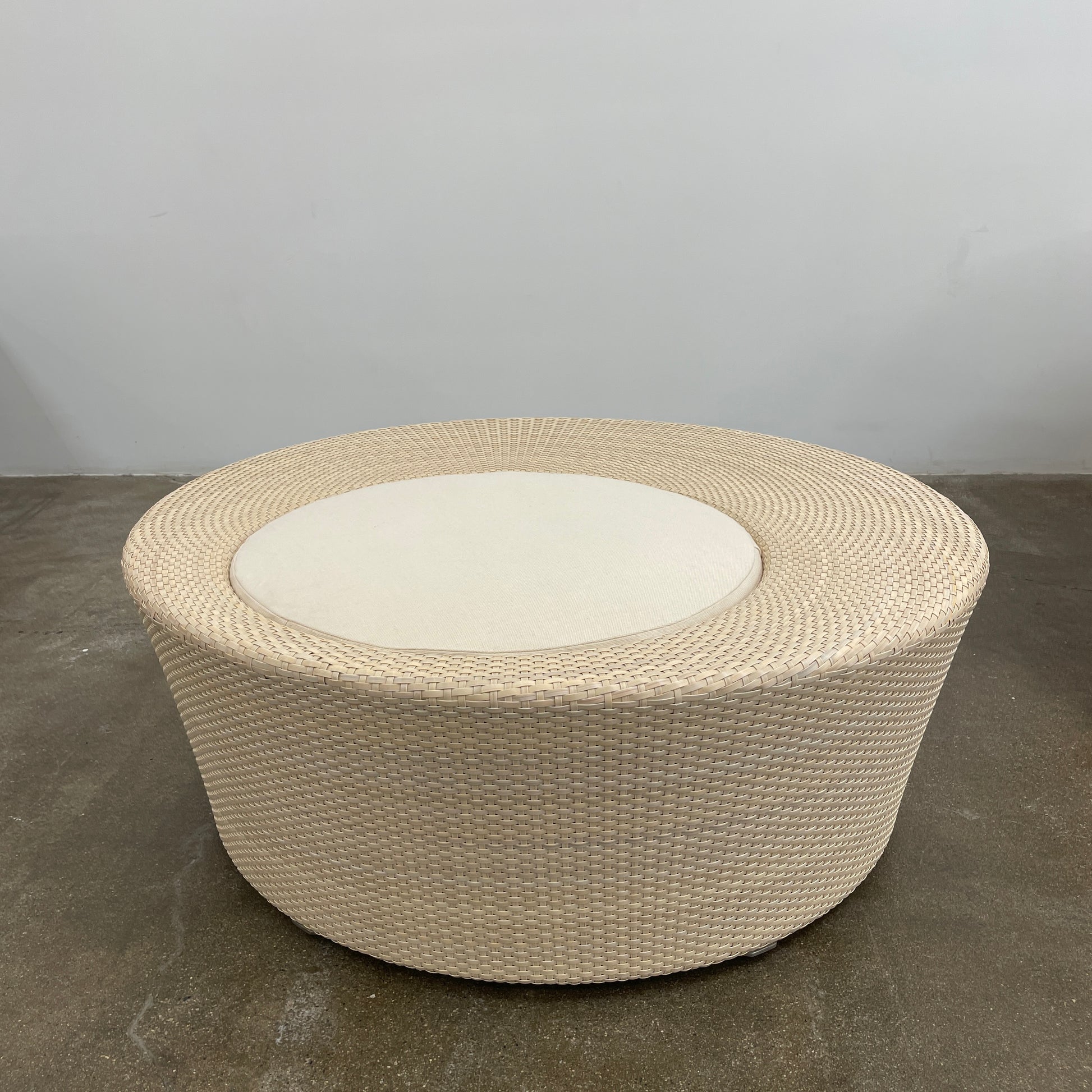 Experience the elegance of Richard Frinier Design with Dedon's Orbit Swivel Sofa Set, including a curved sofa with an adjustable canopy, ottoman, and side table. Cream-colored cushions add style and comfort to your outdoor ensemble.