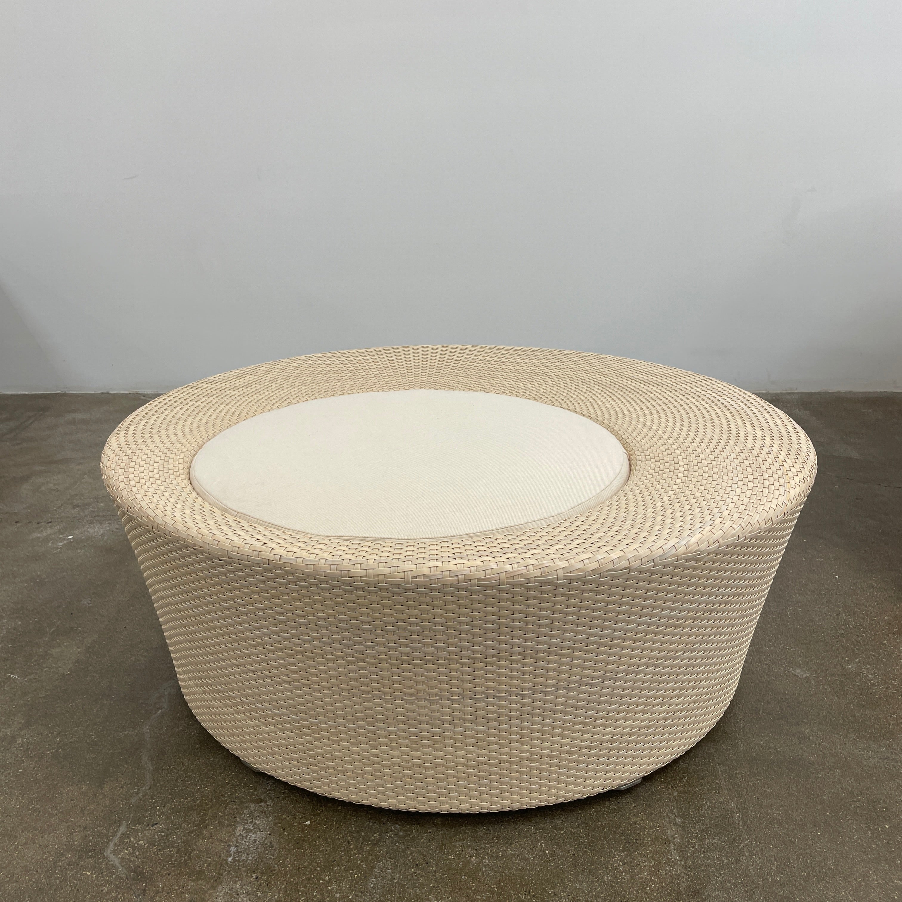 Experience the elegance of Richard Frinier Design with Dedon's Orbit Swivel Sofa Set, including a curved sofa with an adjustable canopy, ottoman, and side table. Cream-colored cushions add style and comfort to your outdoor ensemble.