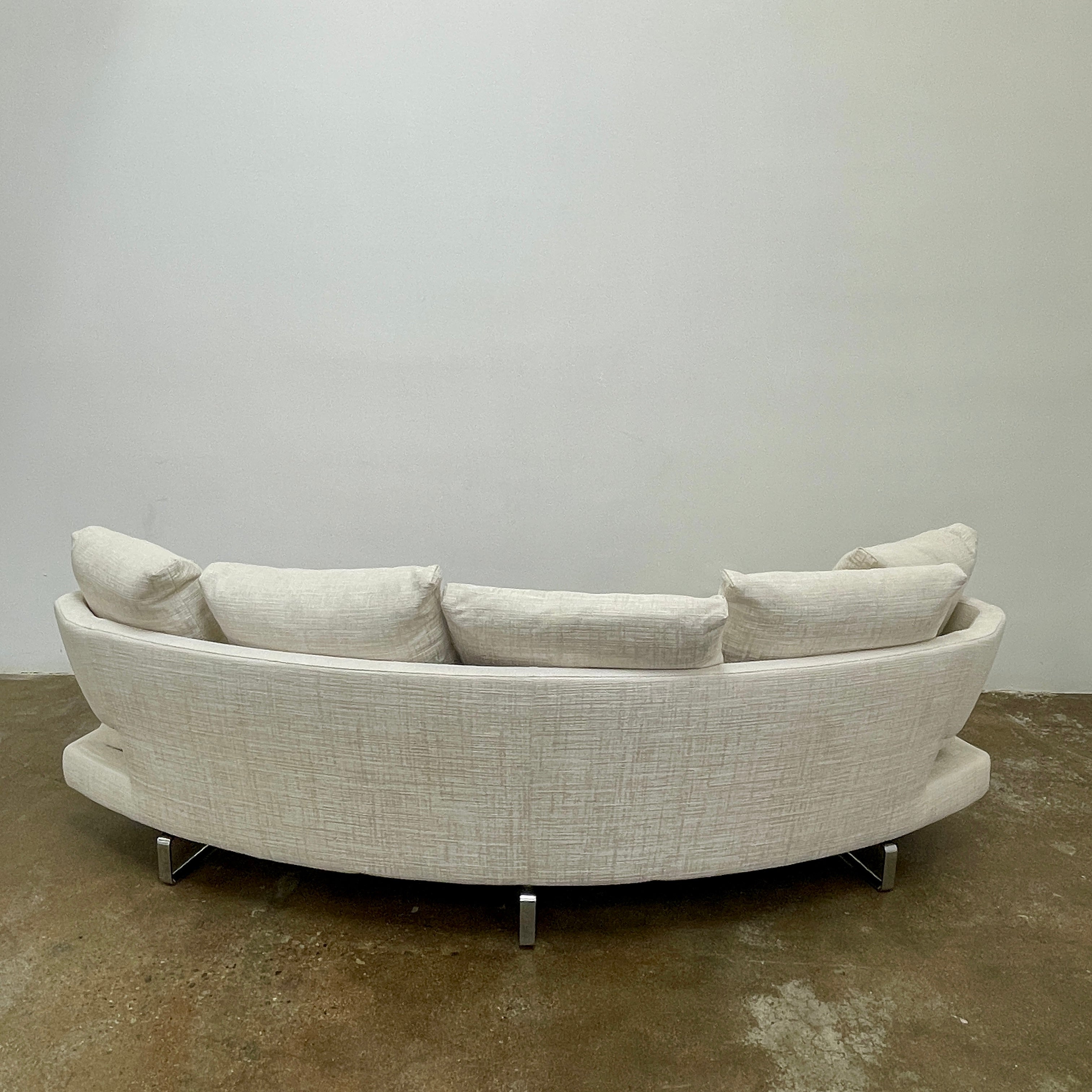 Experience the B&B Italia Arne Sofa, a modern off-white masterpiece with five plush cushions and cylindrical armrests. Designed by Antonio Citterio, it features sleek metal legs set against a crisp background.