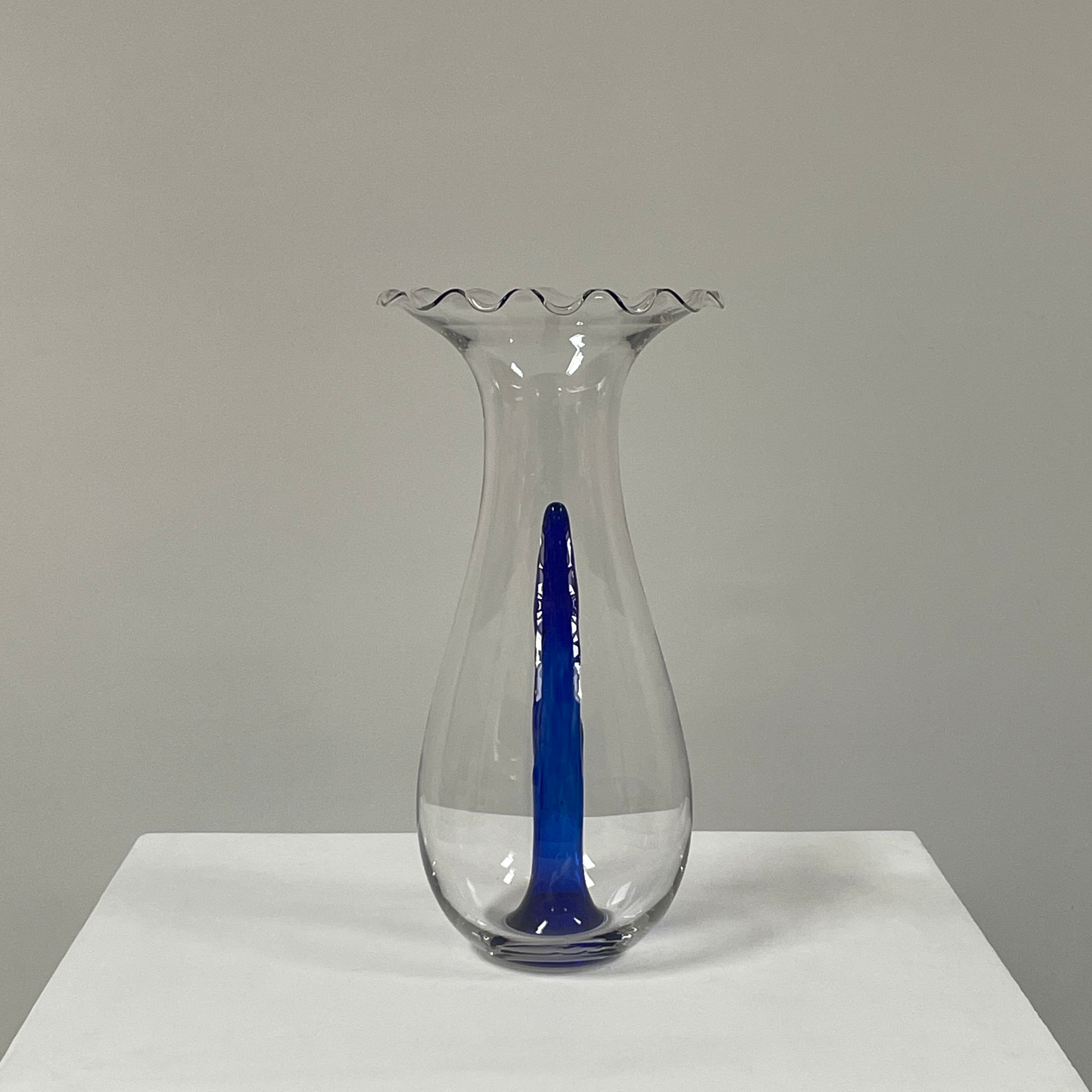 Reminiscent of Philippe Starck's elegance, the Driade Gabriel Vase by Driade showcases a wavy rim and a striking blue vertical streak within its transparent body, capturing sophisticated simplicity.