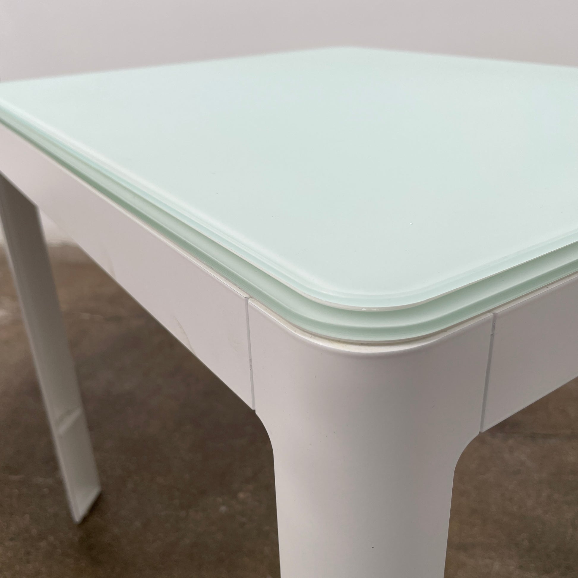 Two DWR Min Night Tables in green from the Modern Resale Min Collection, designed by an Italian designer, are set against a white background.