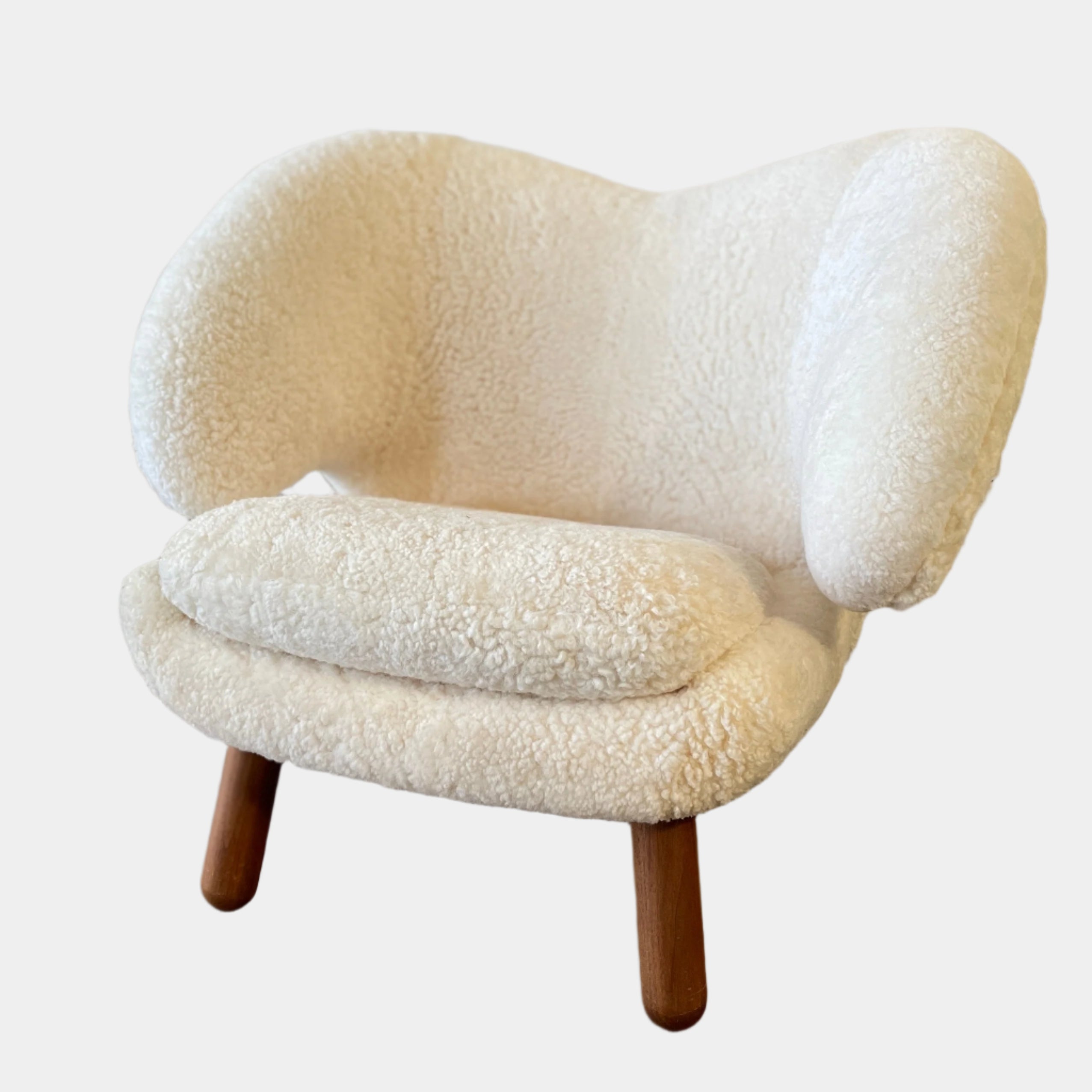 Finn Juhl Pelican Chair Sheepskin