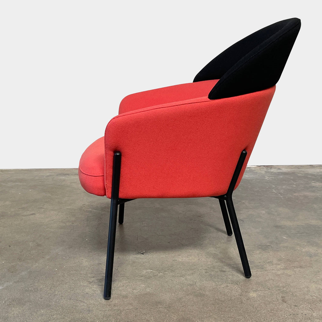 A Bross Wam Lounge Chair with black legs.