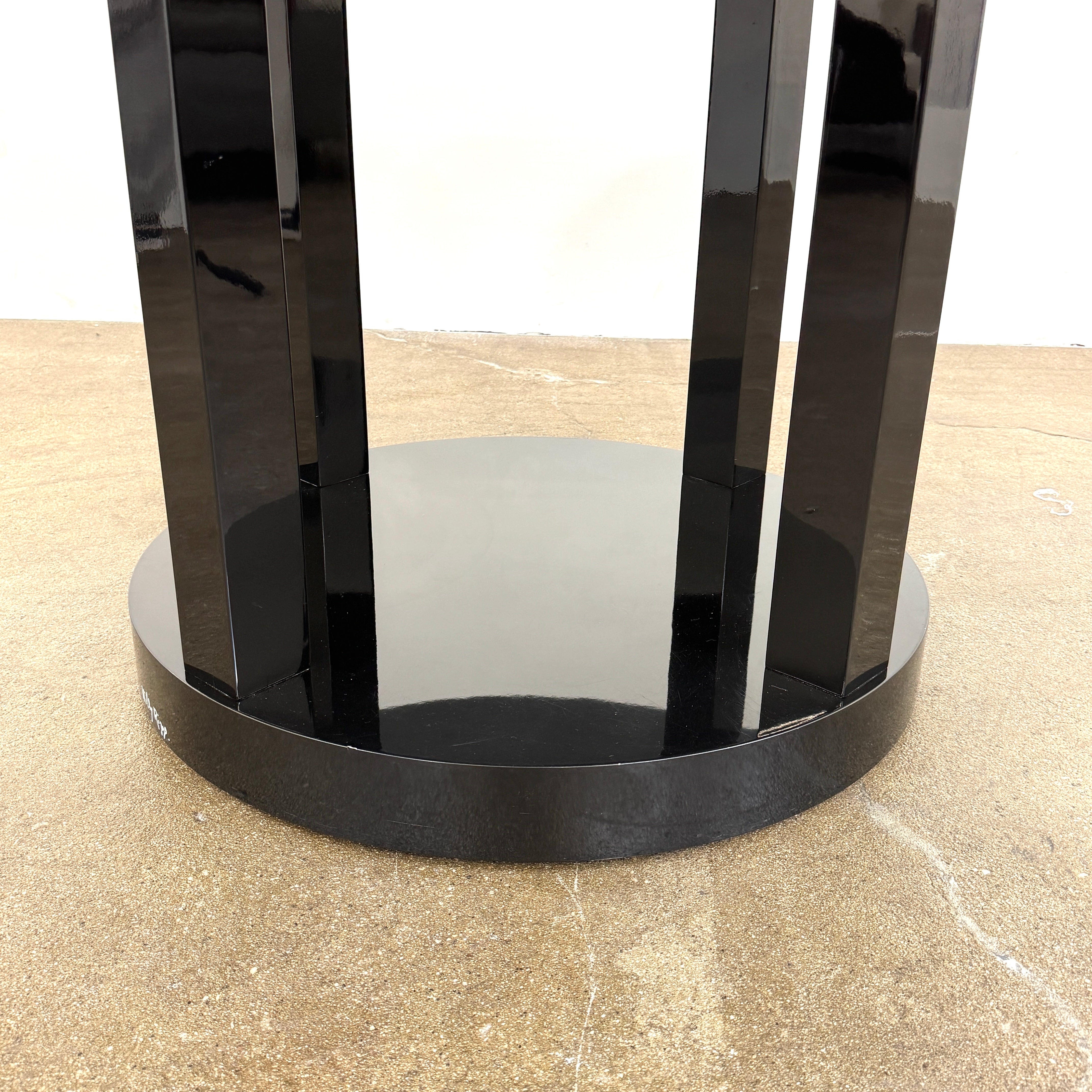 The Willy Rizzo Cassia Carello Dining Table features a round black lacquer top with a central revolving tray, set on a pedestal base with four vertical supports and a circular lower shelf, capturing the timeless Willy Rizzo design.