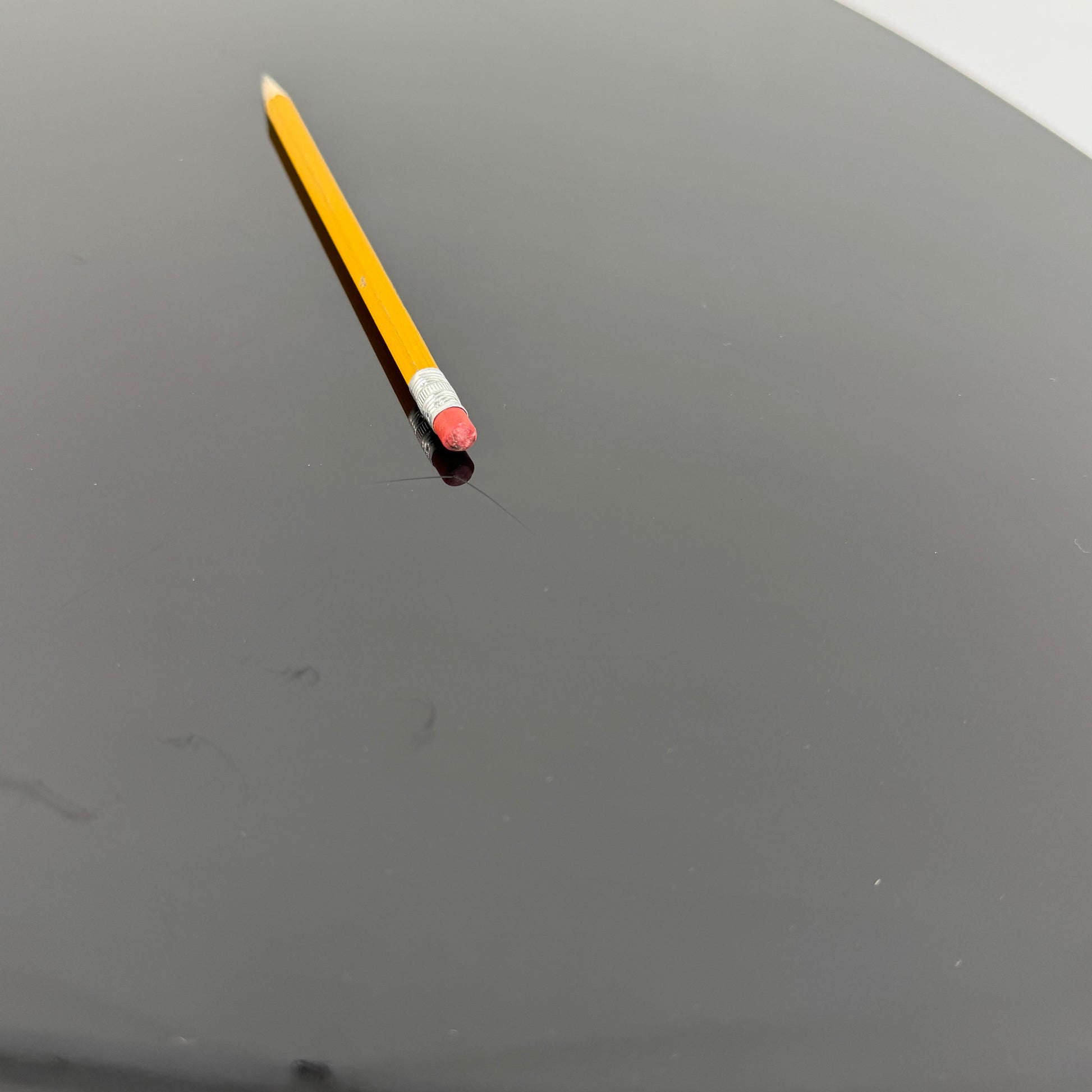 The Willy Rizzo Cassia Carello Dining Table features a round black lacquer top with a central revolving tray, set on a pedestal base with four vertical supports and a circular lower shelf, capturing the timeless Willy Rizzo design.