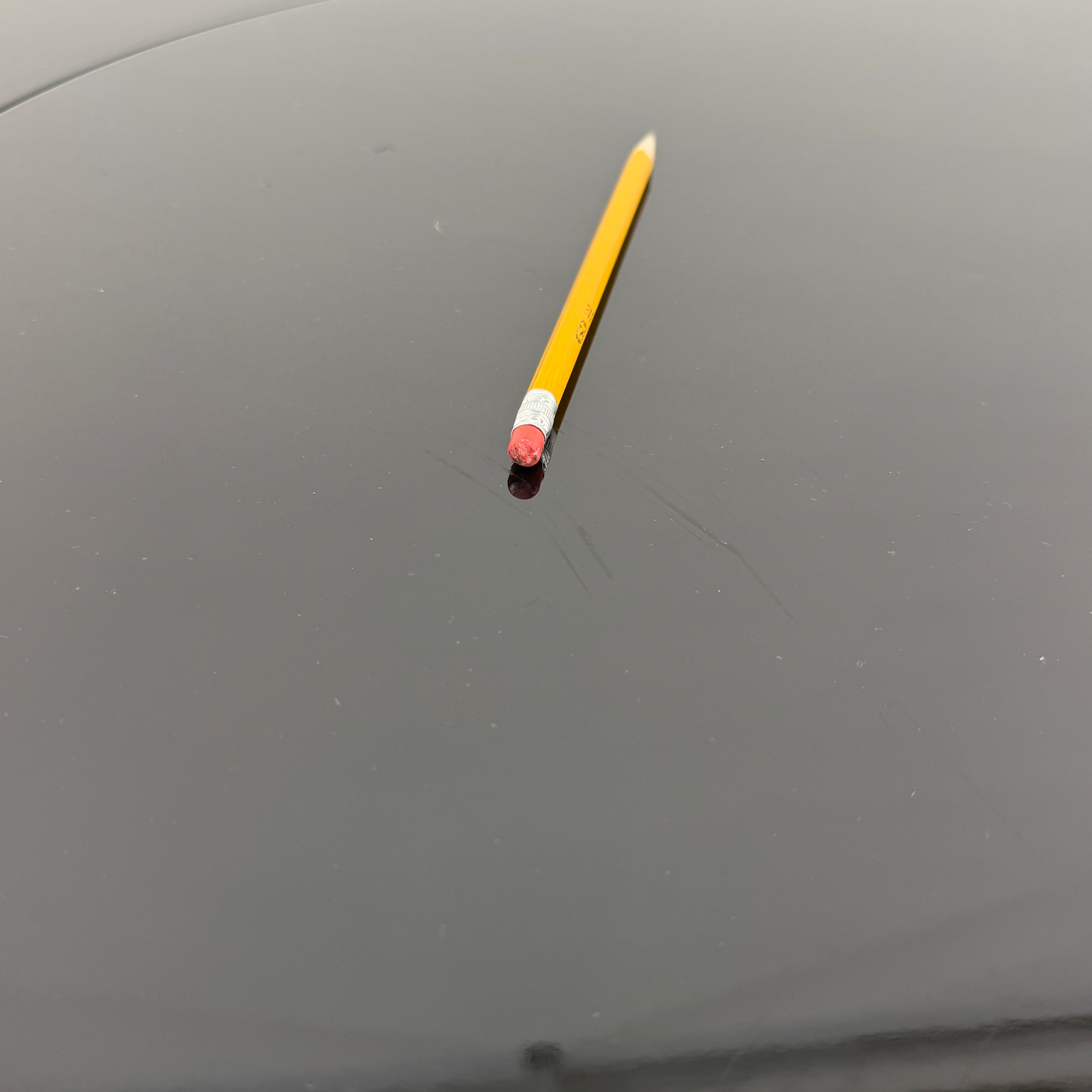 The Willy Rizzo Cassia Carello Dining Table features a round black lacquer top with a central revolving tray, set on a pedestal base with four vertical supports and a circular lower shelf, capturing the timeless Willy Rizzo design.