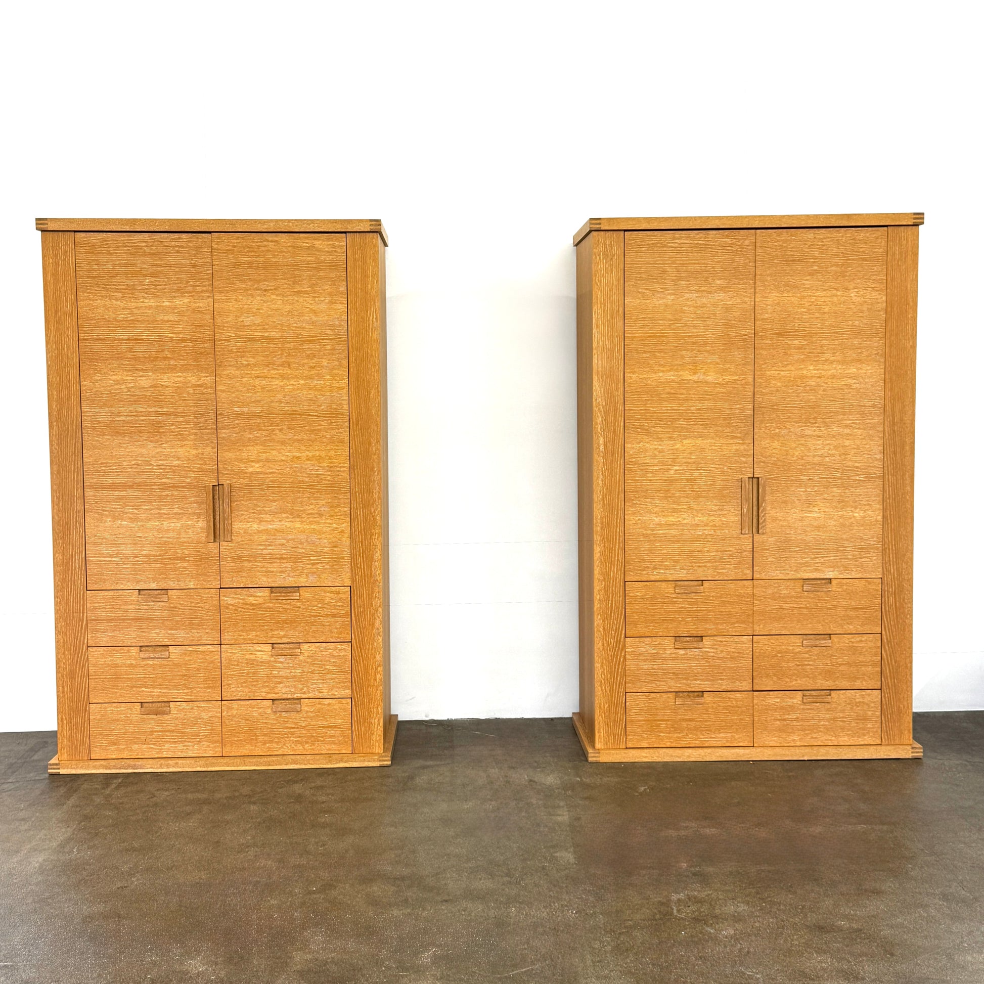 The Maxalto Apta Storage Unit by Maxalto features two vertical doors above and four bottom drawers in two rows, providing versatile storage with convenient shelves and drawers.