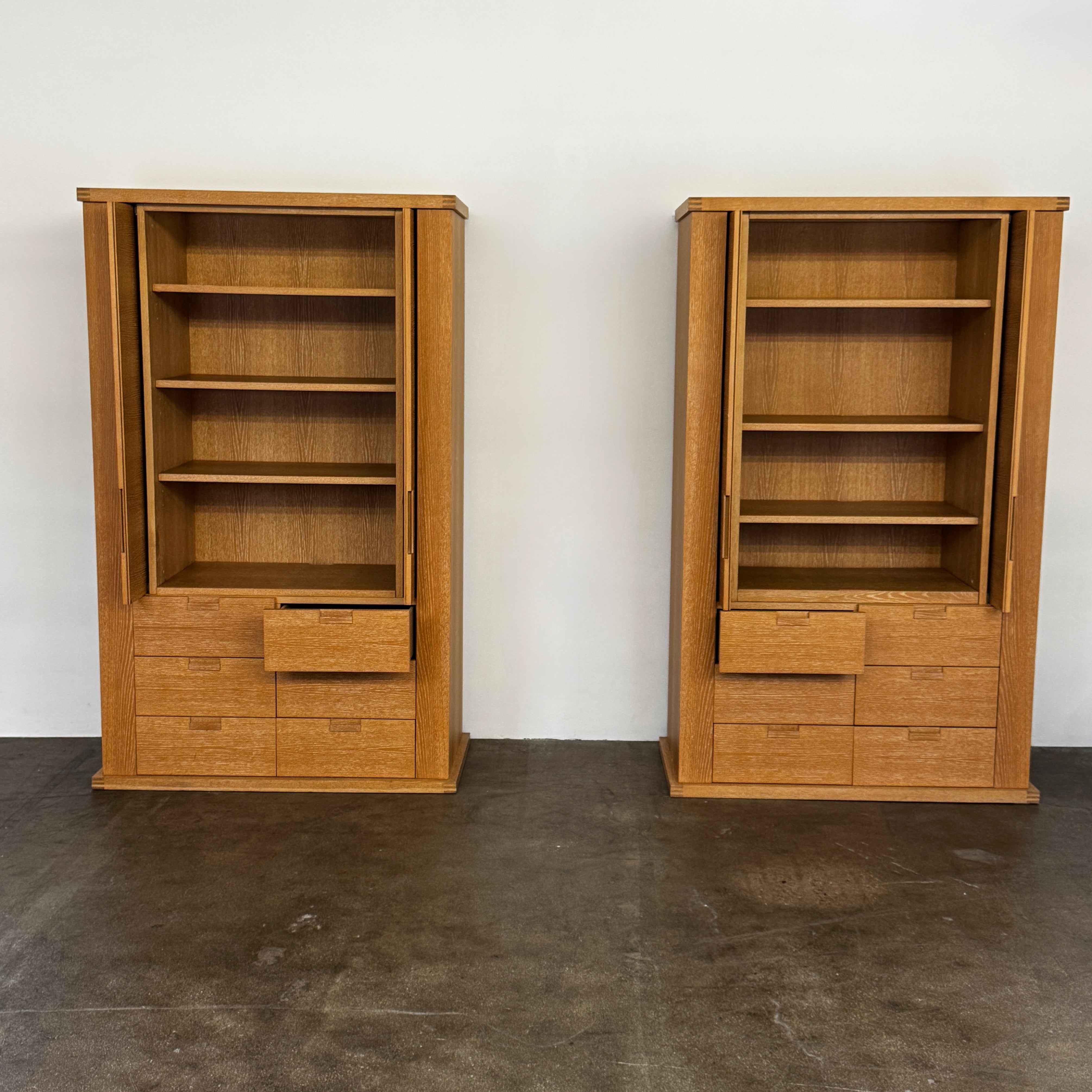 The Maxalto Apta Storage Unit by Maxalto features two vertical doors above and four bottom drawers in two rows, providing versatile storage with convenient shelves and drawers.