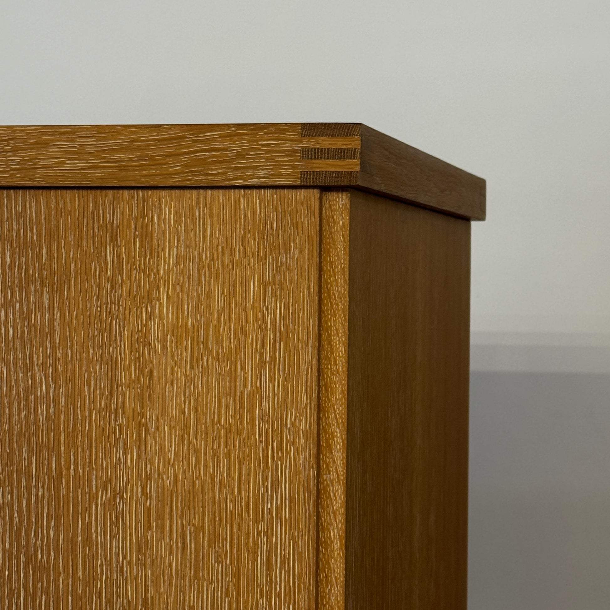 The Maxalto Apta Storage Unit by Maxalto features two vertical doors above and four bottom drawers in two rows, providing versatile storage with convenient shelves and drawers.