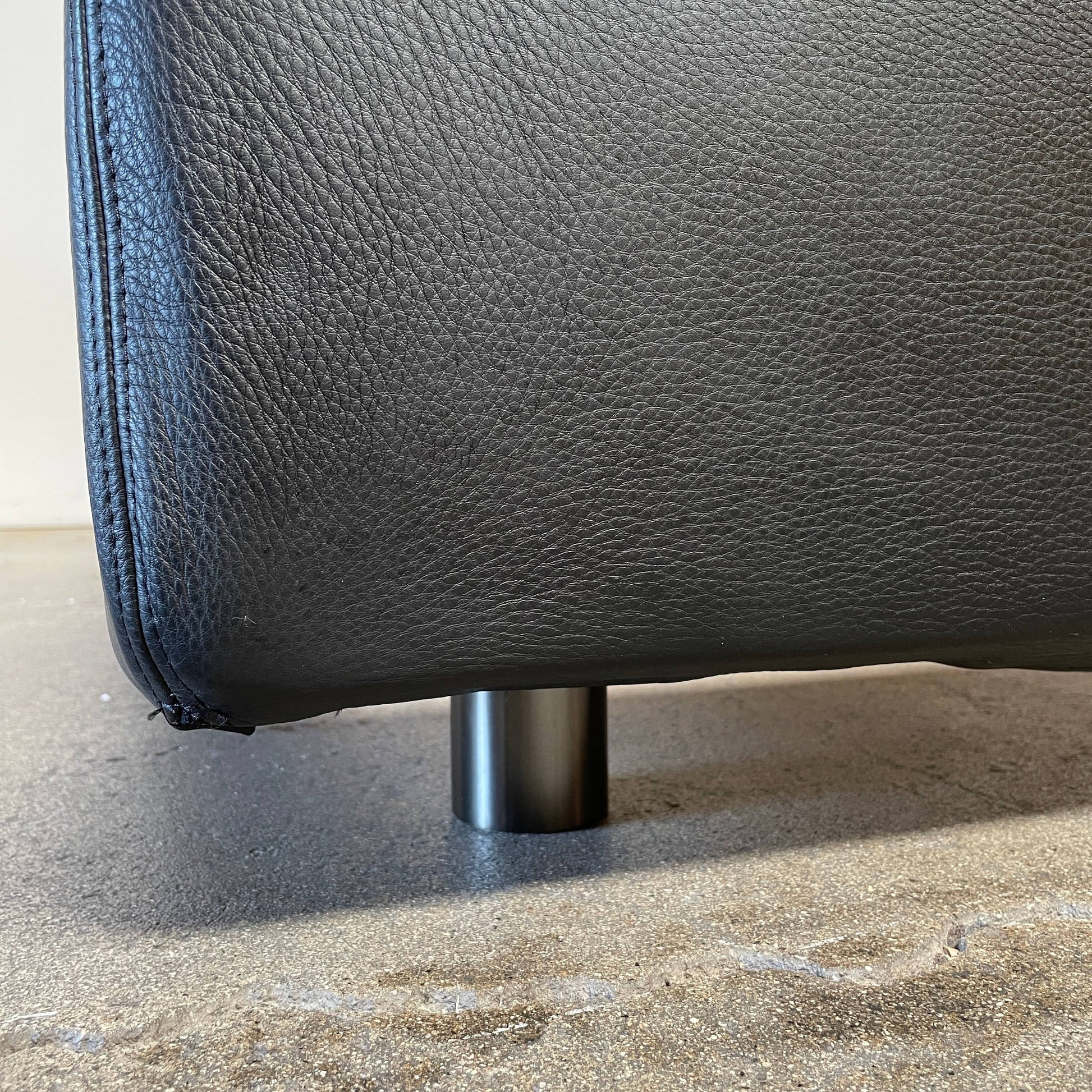 A Minotti Bartlett Cal King Bed with a wooden slatted base.