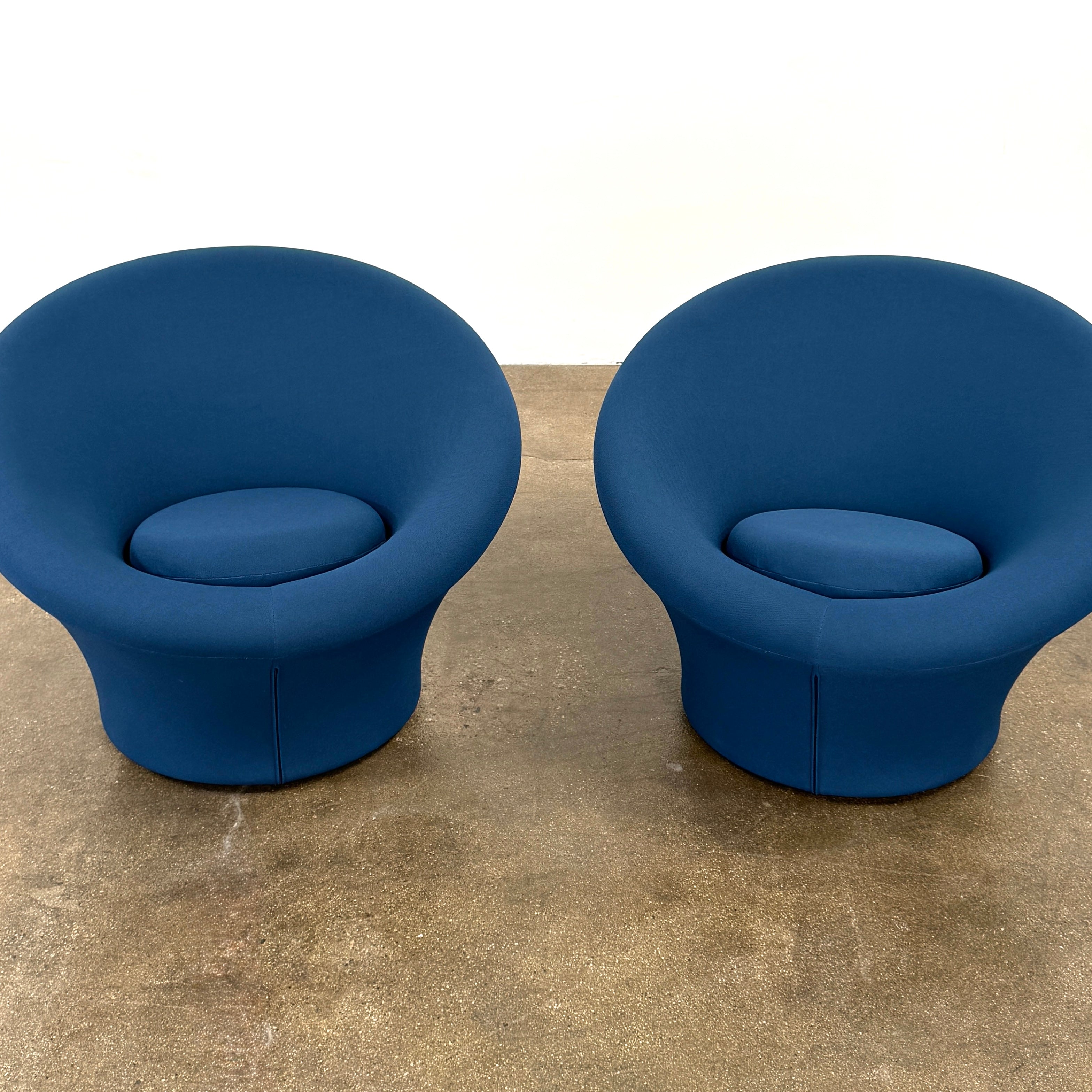 A deep blue, modern Artifort Mushroom Chair by Pierre Paulin with rounded arms and a circular seat cushion is showcased against a plain white background.