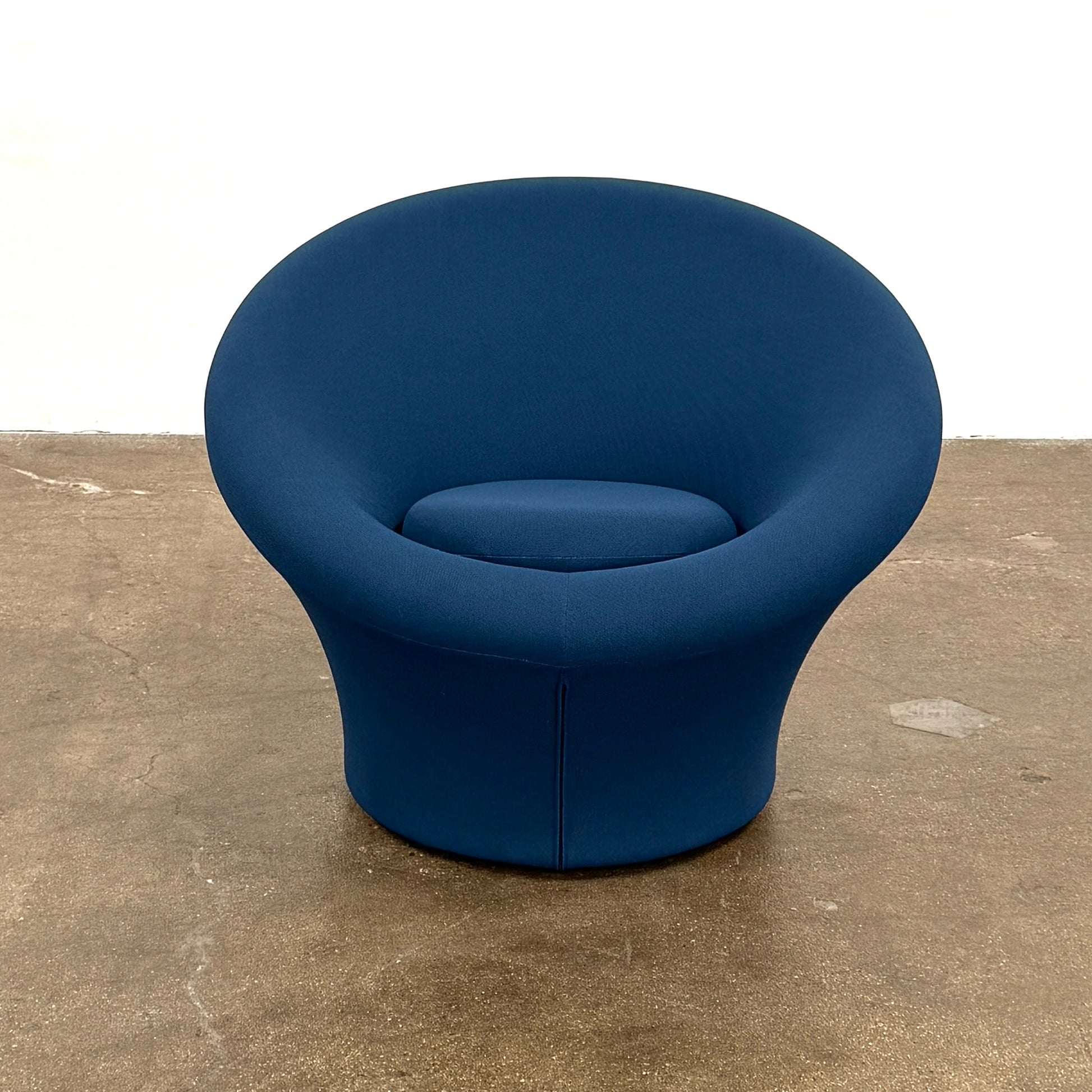 A deep blue, modern Artifort Mushroom Chair by Pierre Paulin with rounded arms and a circular seat cushion is showcased against a plain white background.