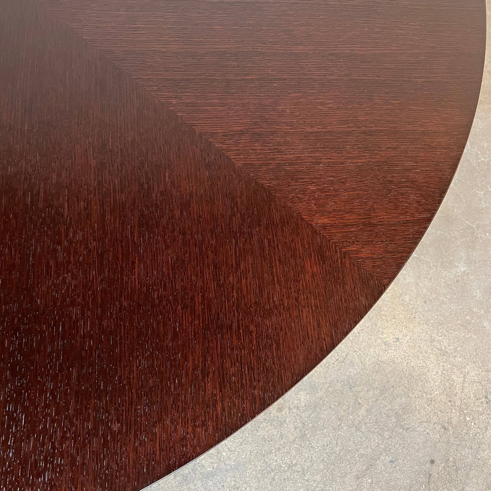 A Maxalto Xilos Dining Table with a black base.