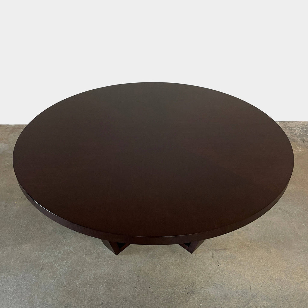 A Maxalto Xilos Dining Table with a black base.