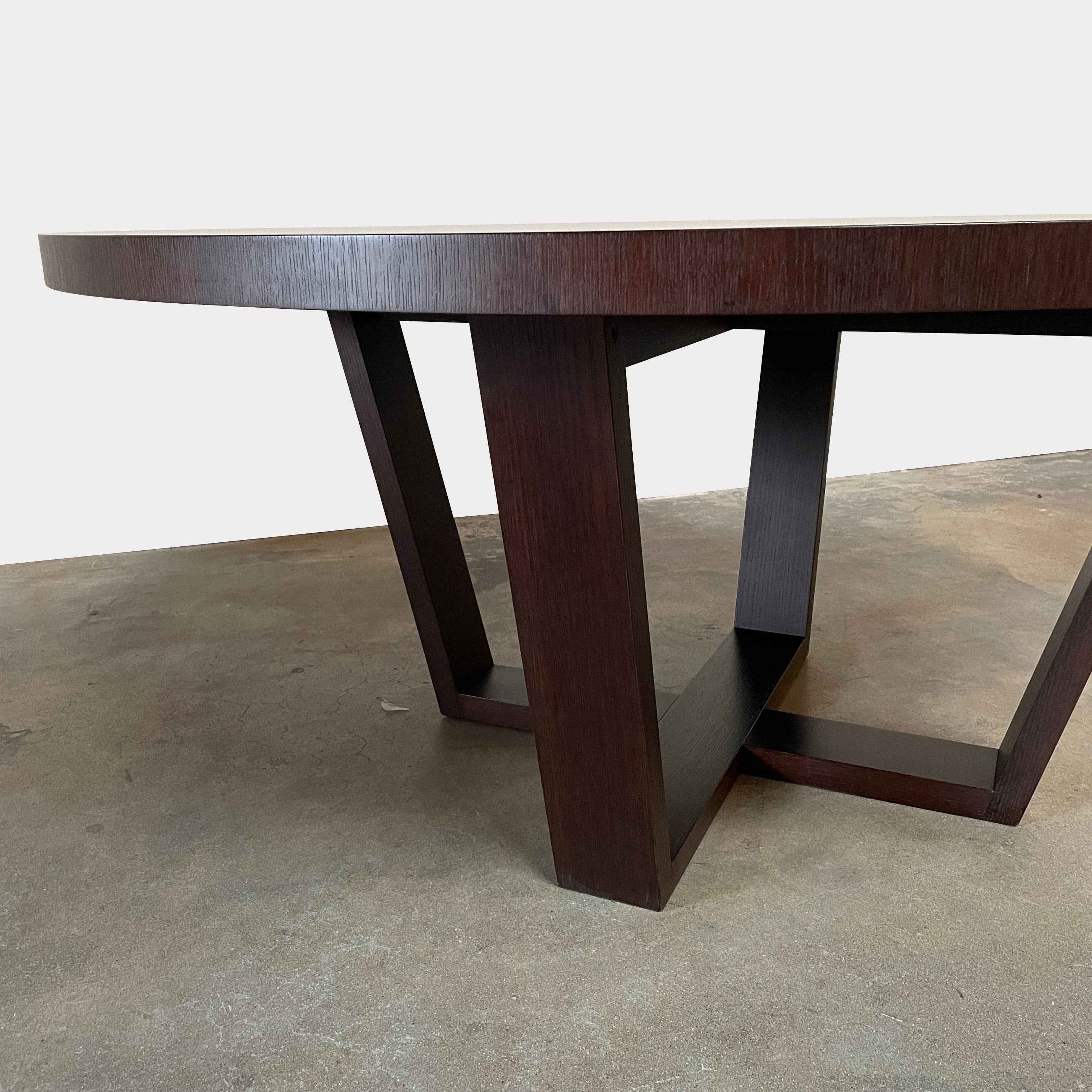 A Maxalto Xilos Dining Table with a black base.