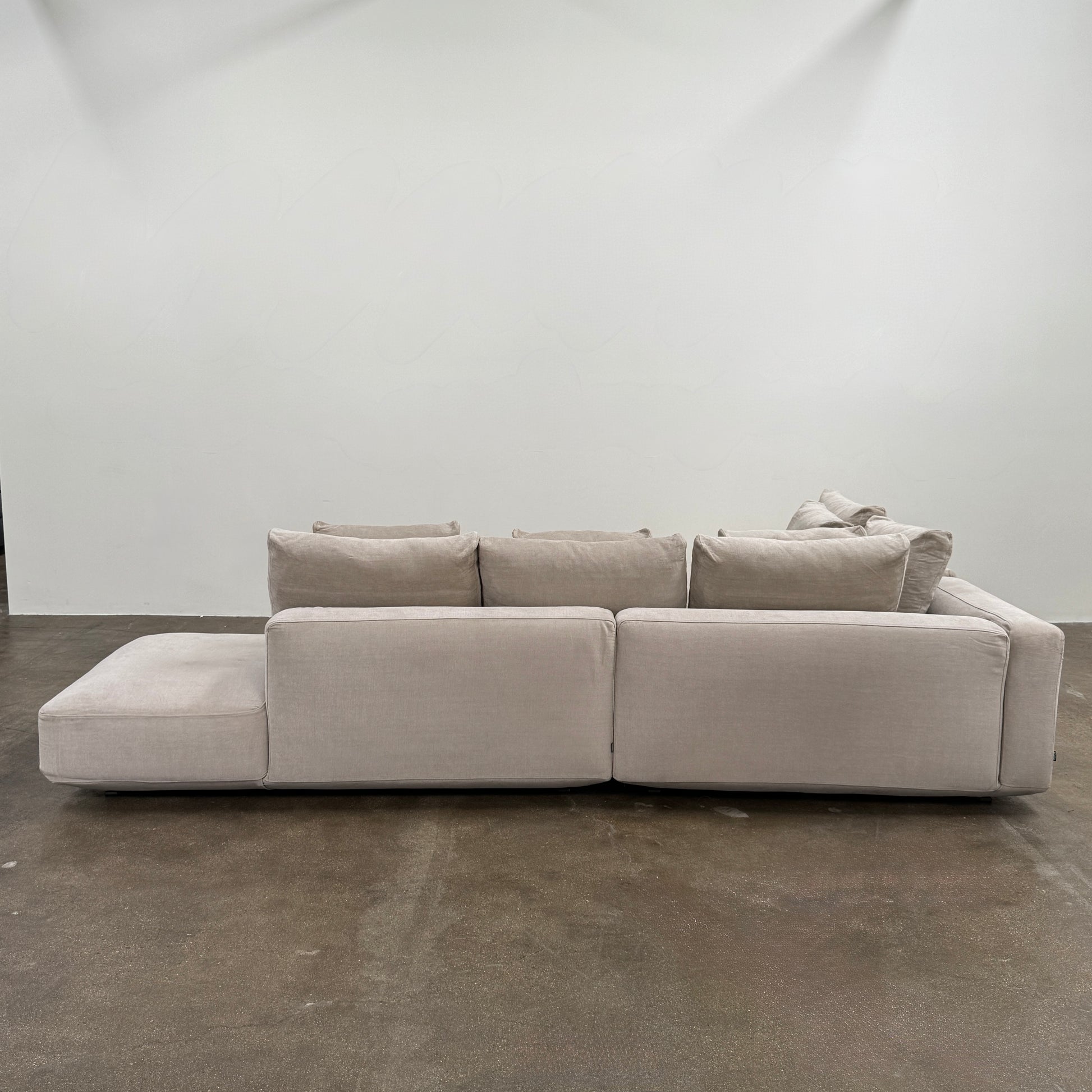 The Zanotta Pianoalto 3 Piece Sectional by Zanotta features light gray brushed cotton blend upholstery and five matching back cushions for ergonomic support, shown against a plain white background.