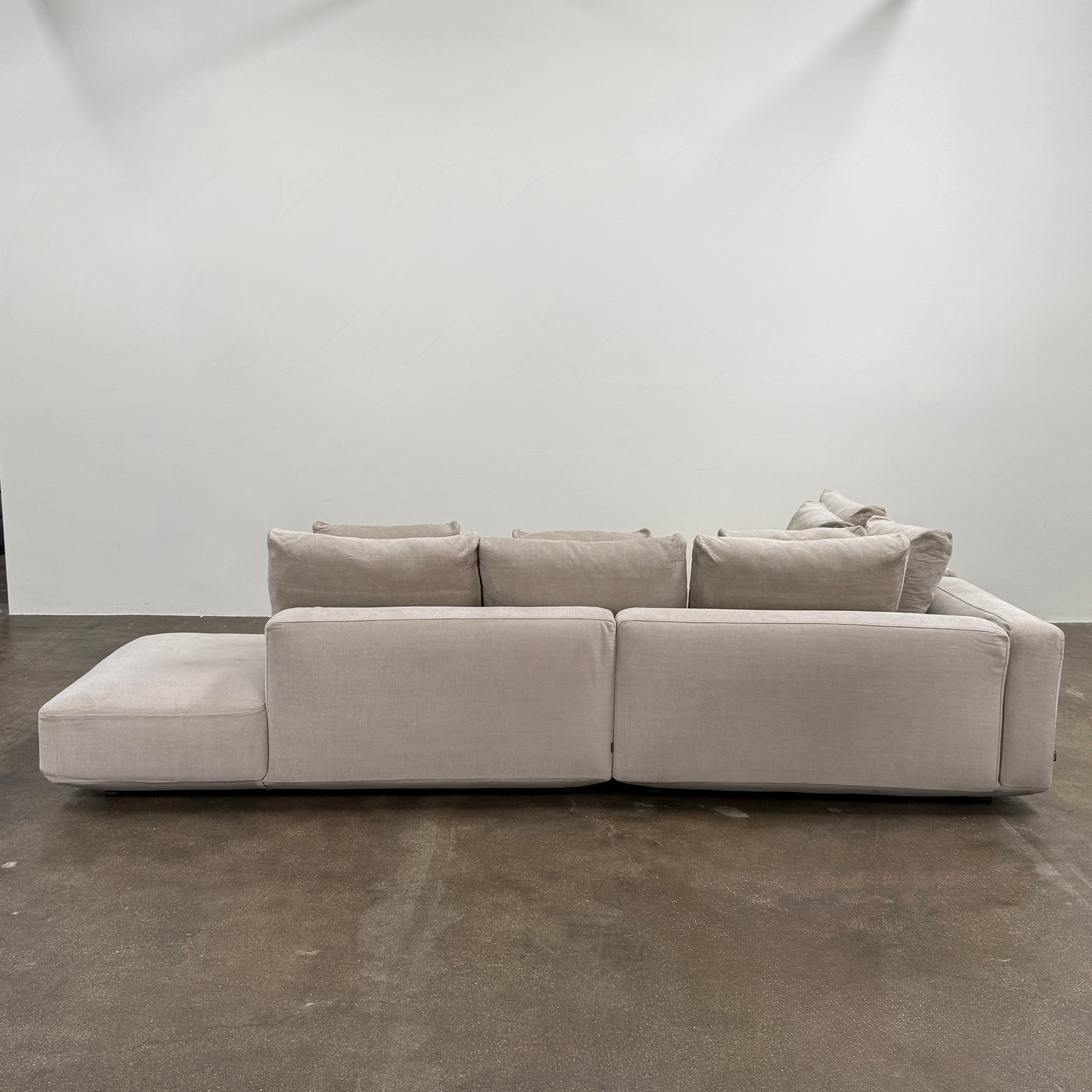 The Zanotta Pianoalto 3 Piece Sectional by Zanotta features light gray brushed cotton blend upholstery and five matching back cushions for ergonomic support, shown against a plain white background.