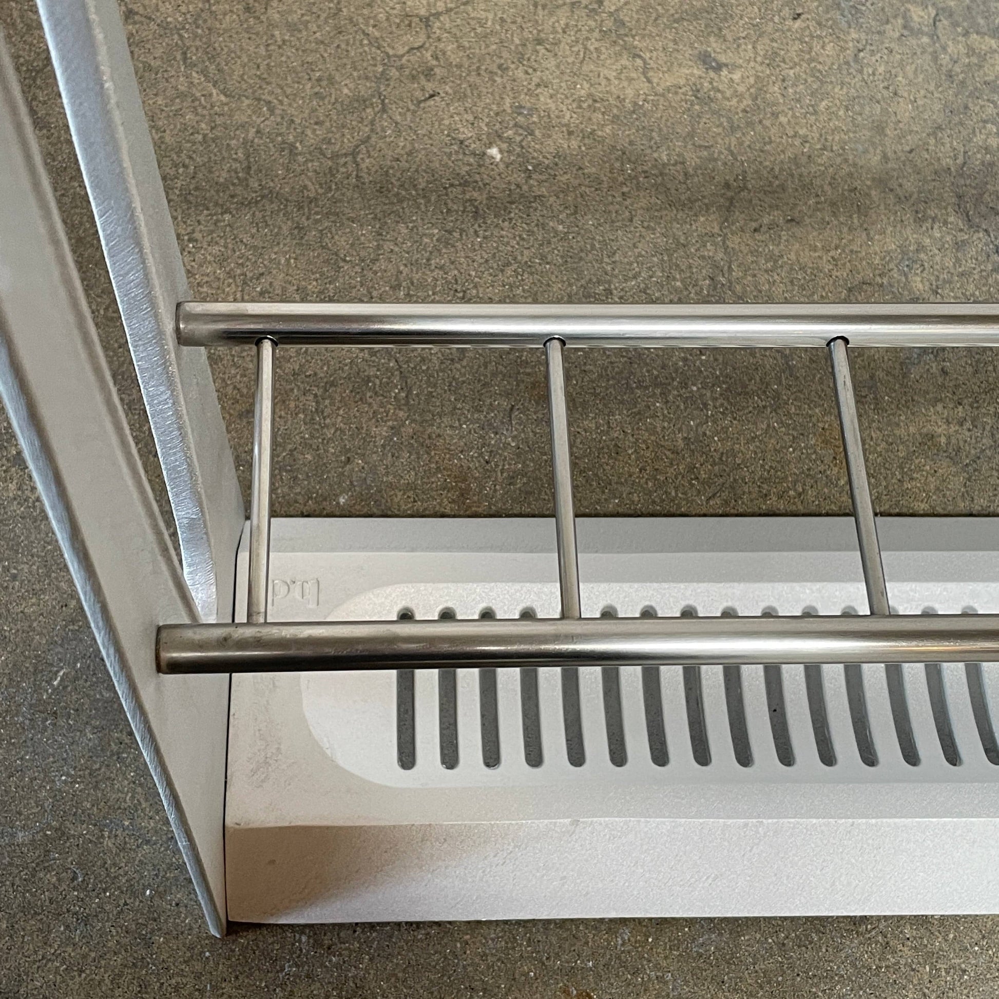 A metal rack with two shelves on it, designed for the Casa Barcelona Project and recipient of the Adi-Fad Delta Award, is the BD Barcelona Barcelonés Umbrella Stand from BD Barcelona.