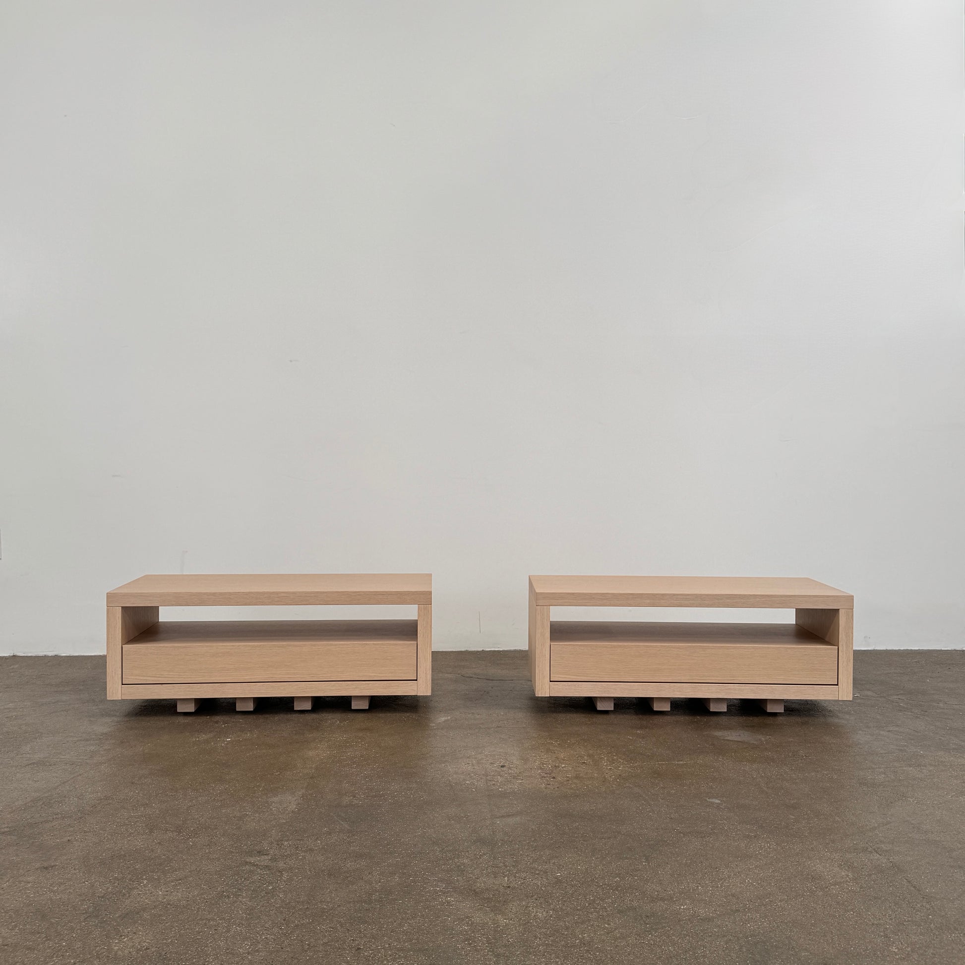 The Maxalto Alcova King Bed with Bench and Nightstands by Maxalto showcases a refined wooden structure, an upholstered headboard, and a slatted mattress base, capturing modern canopy bed design inspired by Antonio Citterio—displayed against a plain white background.