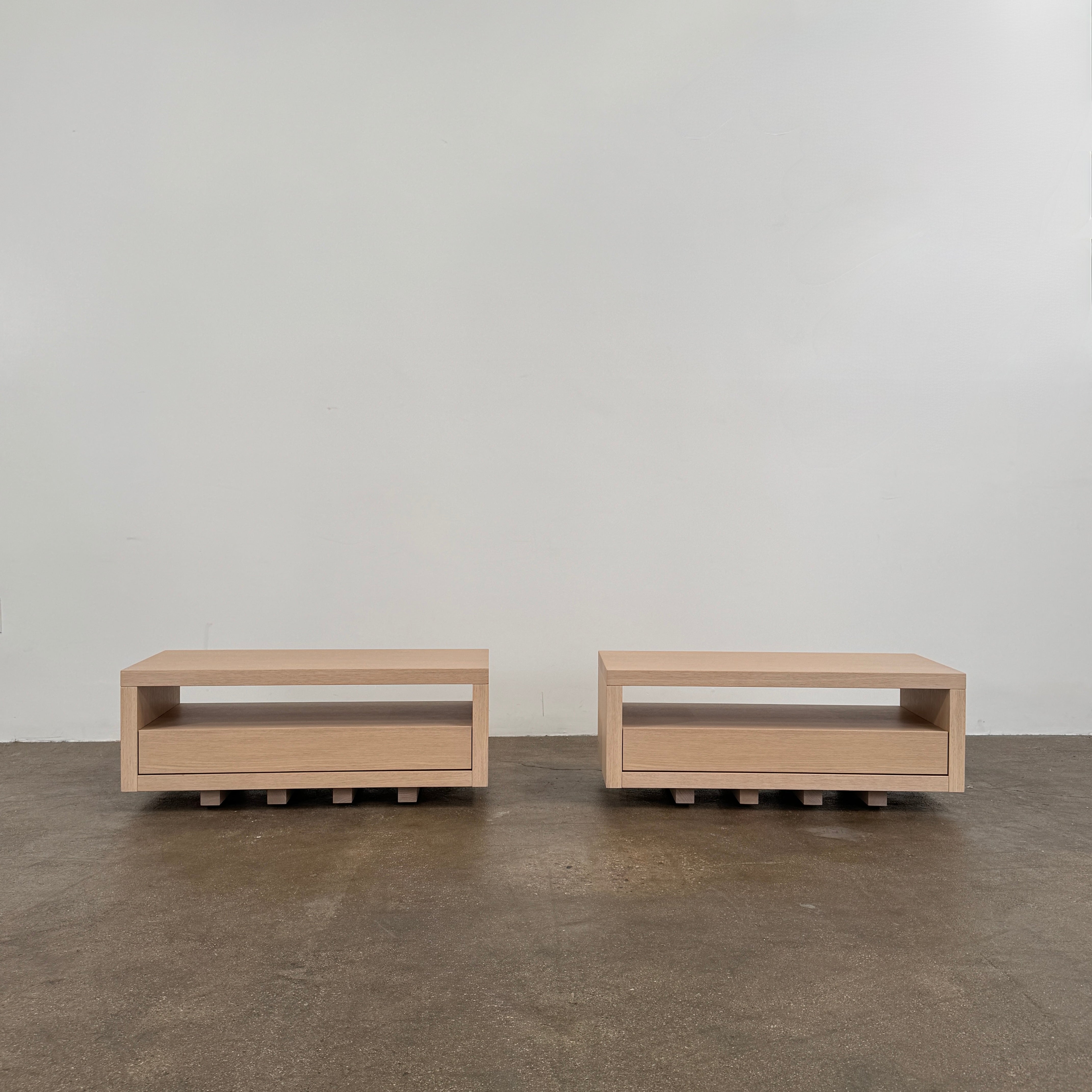The Maxalto Alcova King Bed with Bench and Nightstands by Maxalto showcases a refined wooden structure, an upholstered headboard, and a slatted mattress base, capturing modern canopy bed design inspired by Antonio Citterio—displayed against a plain white background.