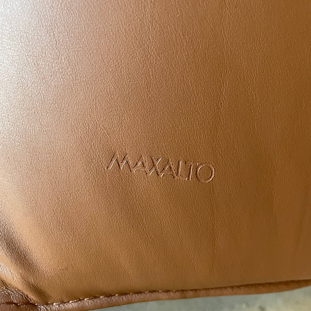 A label with the word Maxalto on it, showcasing a glamorous Maxalto Febo King Bed in a luxury hotel setting.