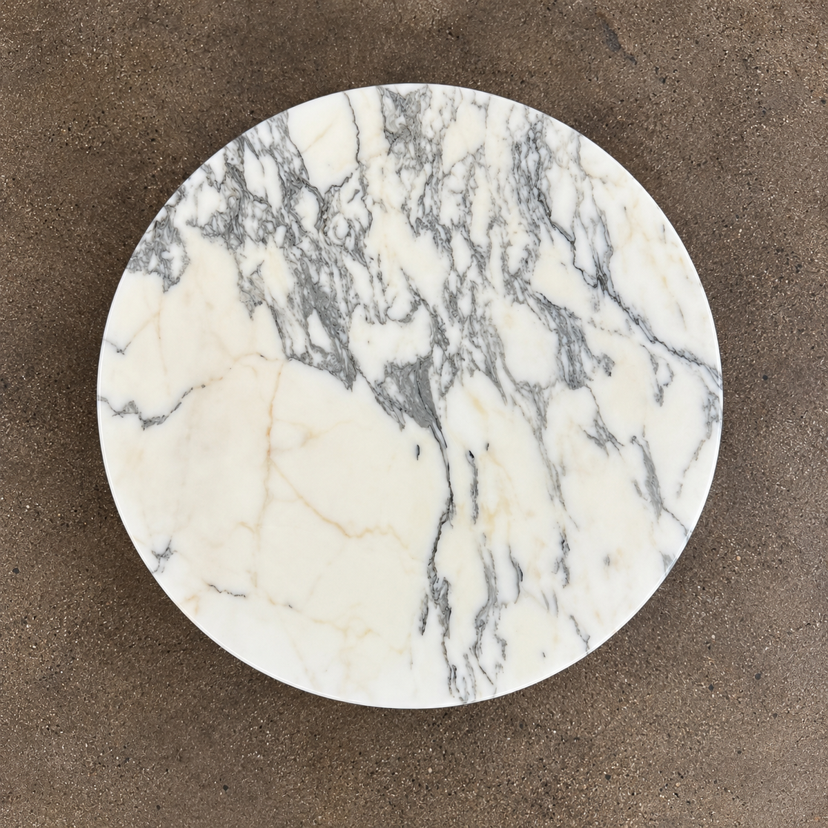 Round Knoll Saarinen Arabescato Marble Top Side Table with a single pedestal base.