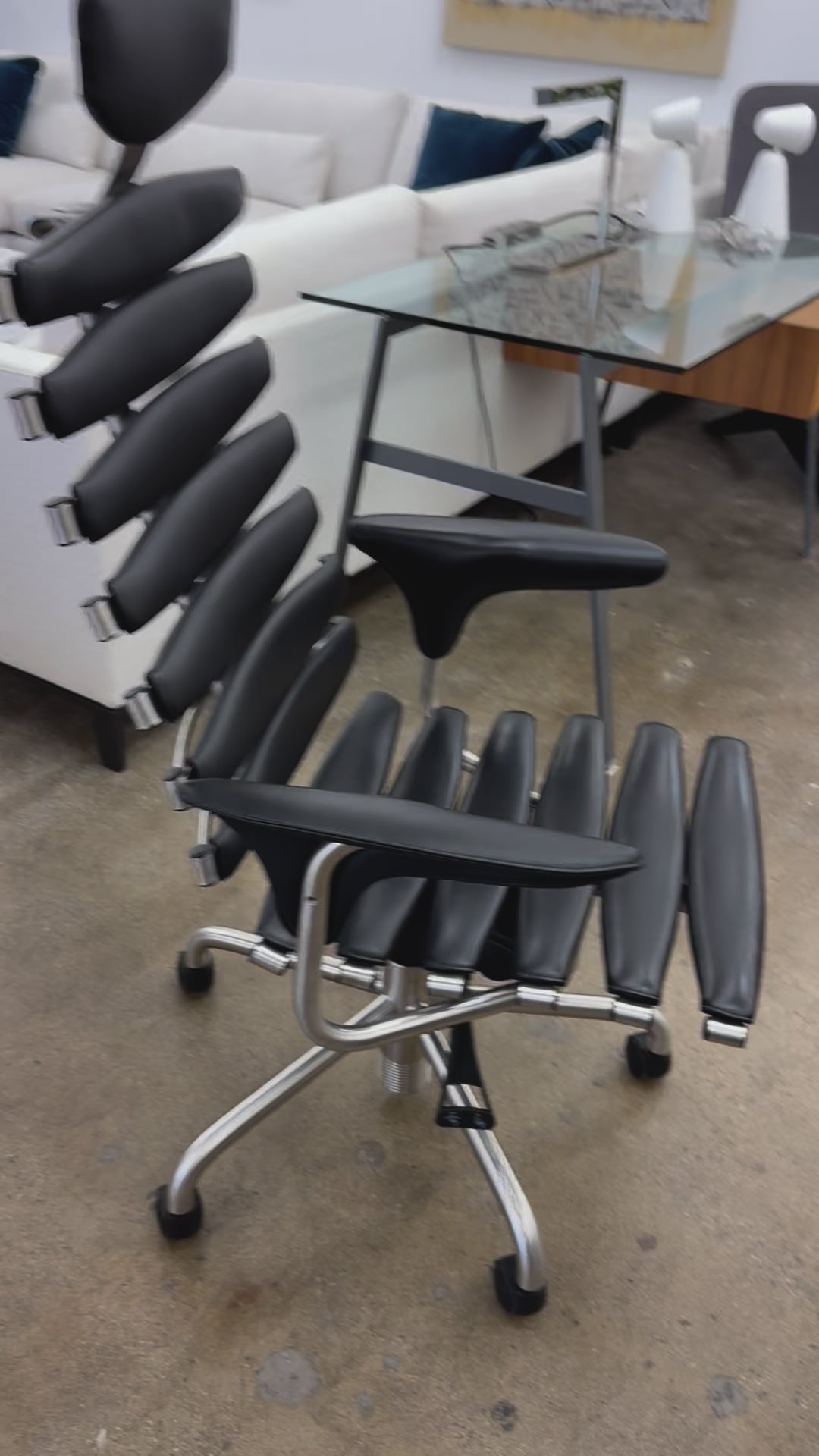 Load video: De Sede DS-2100 High-Backed Executive Office Chair