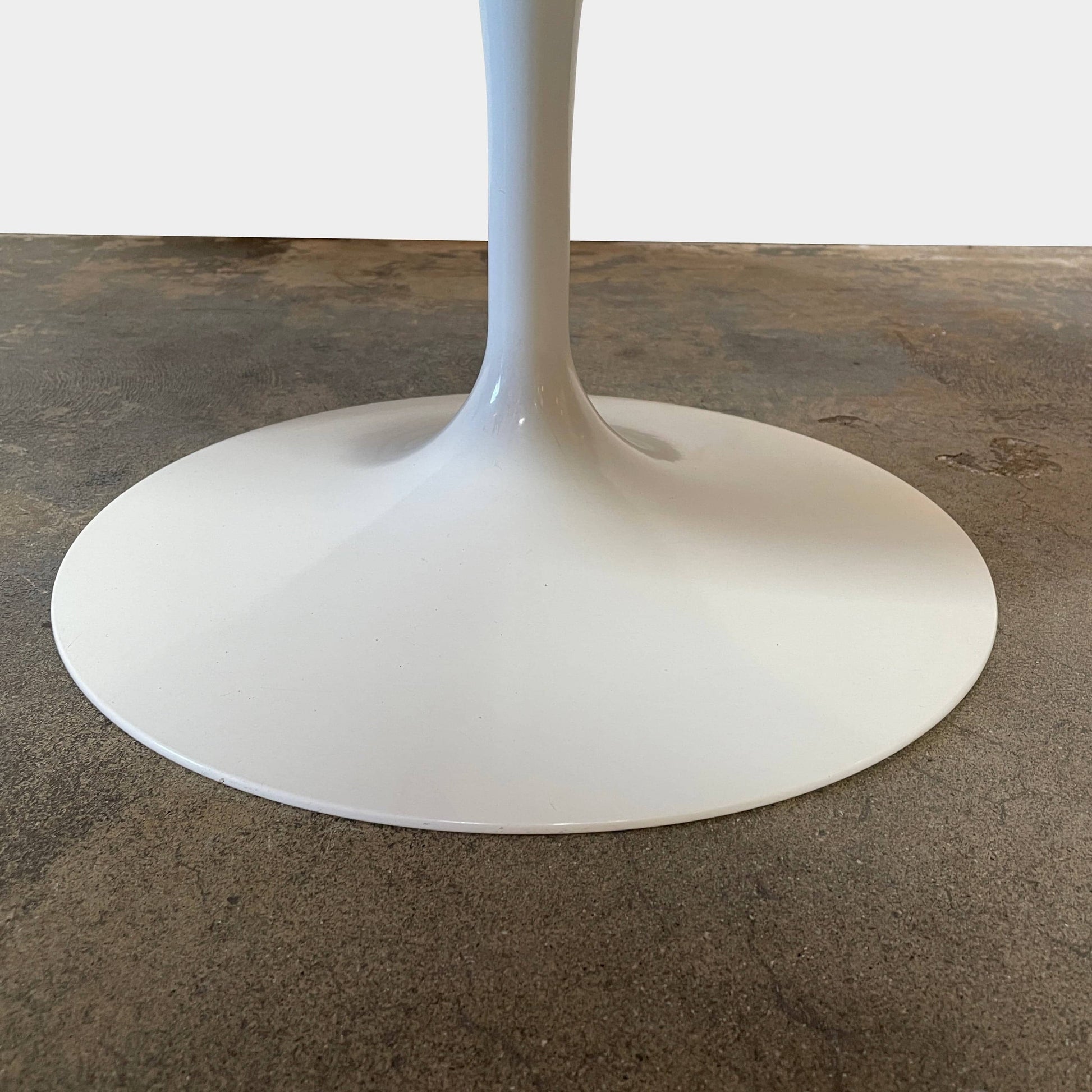 Saarinen Oval Pedestal Coffee Table, Coffee Tables - Modern Resale