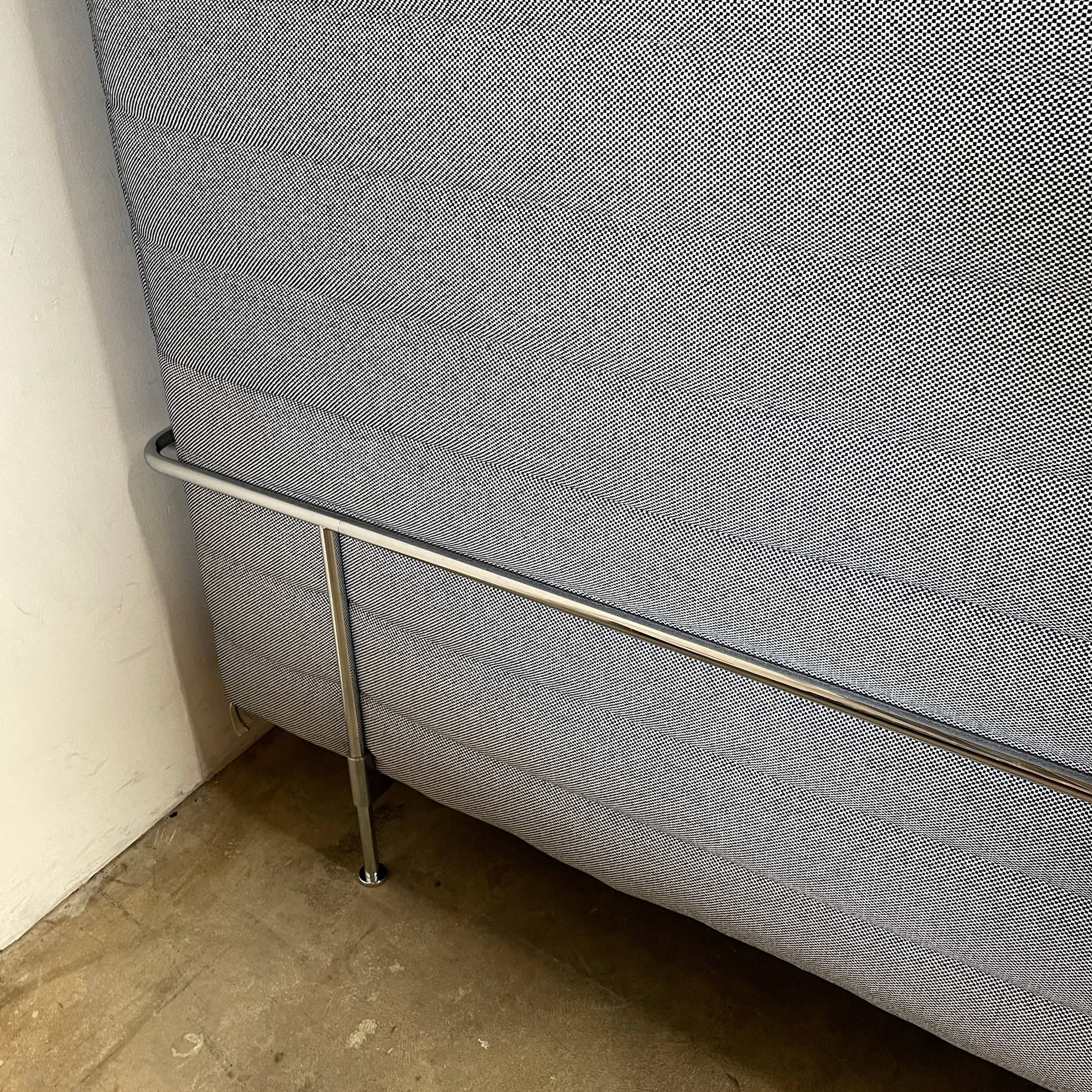 A set of comfortable and modular Vitra Alcove Cabin chairs with a table in the middle.