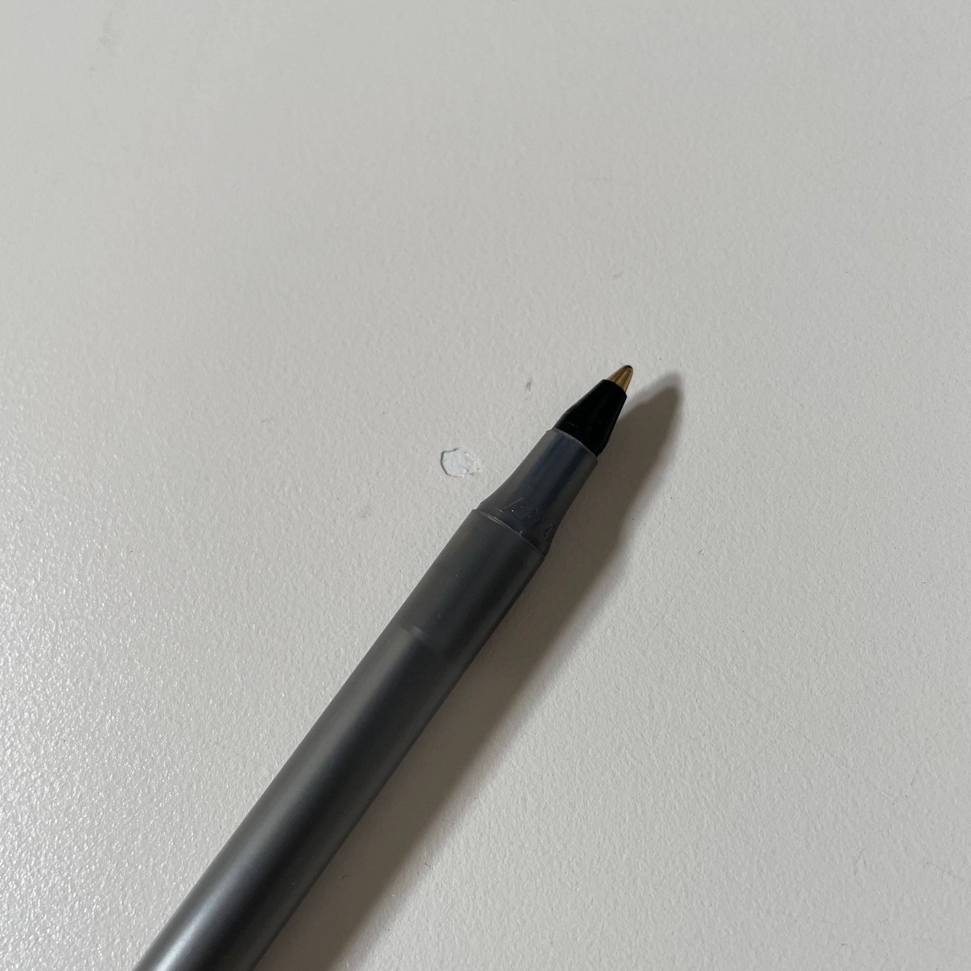 A set of comfortable and modular Vitra Alcove Cabin chairs with a table in the middle.