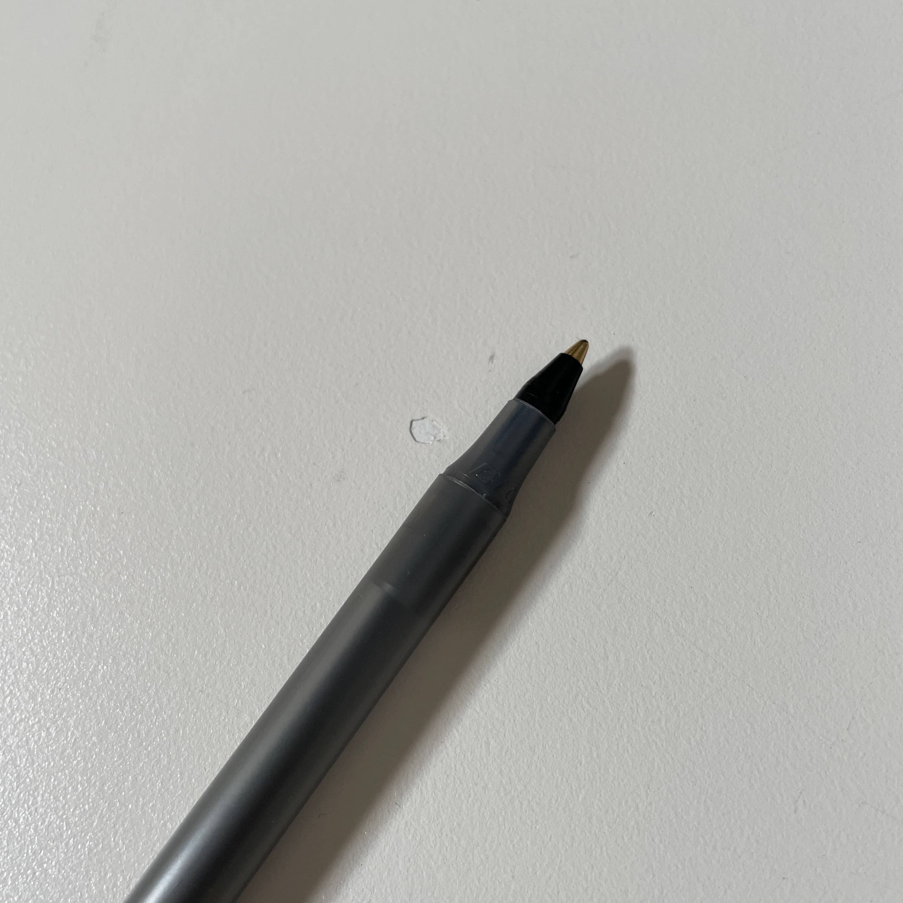 A set of comfortable and modular Vitra Alcove Cabin chairs with a table in the middle.