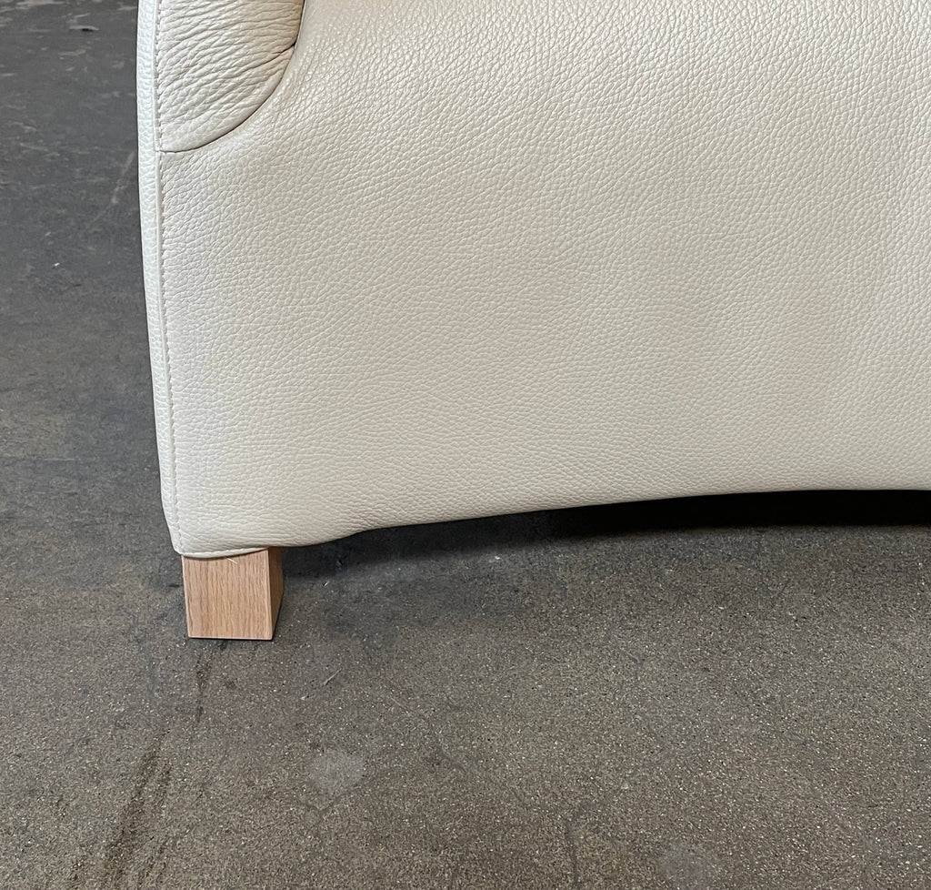 A white leather Maxalto Kalos Lounge Chair on a white background.