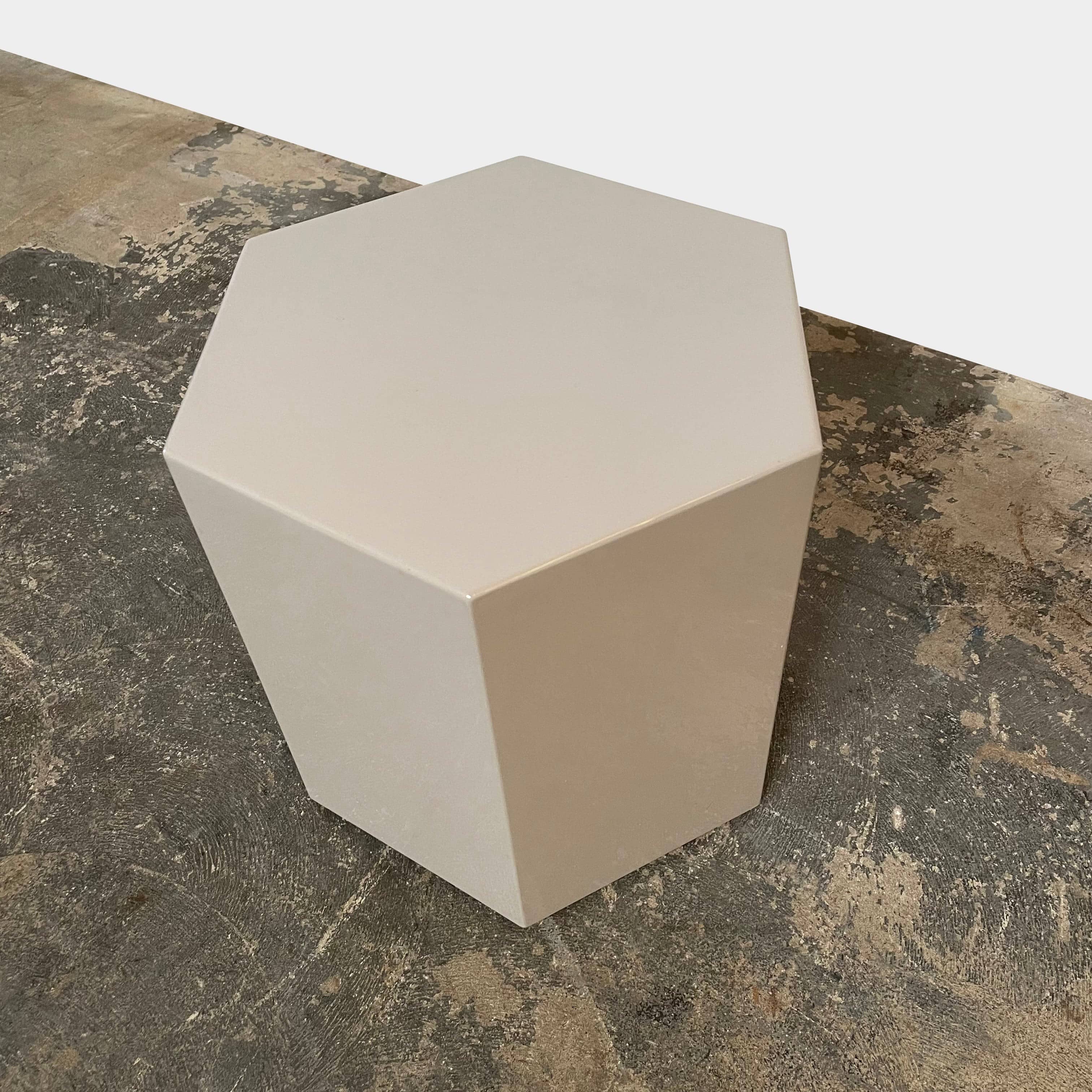 A Minotti Aeron side table on a white background.