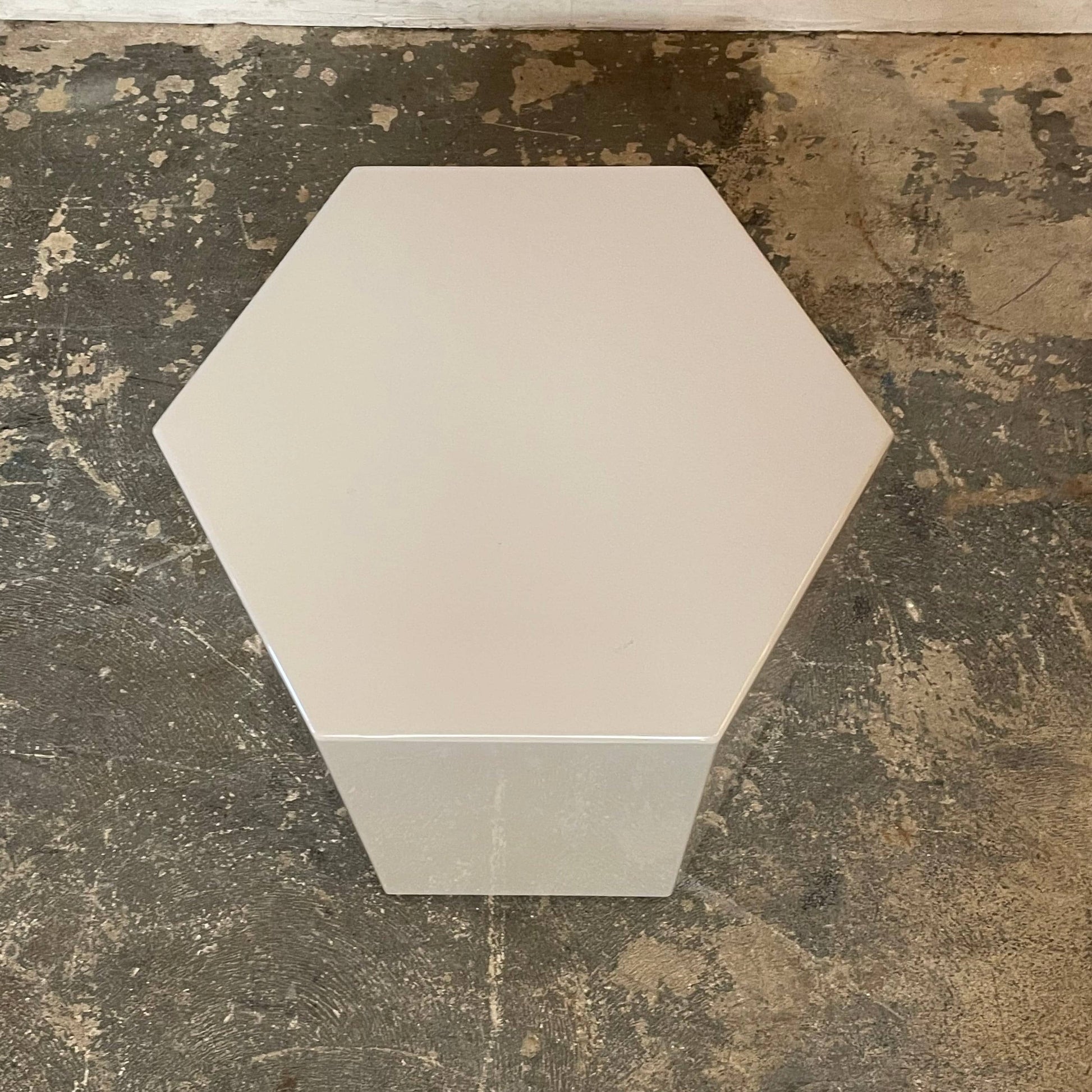 A Minotti Aeron side table on a white background.