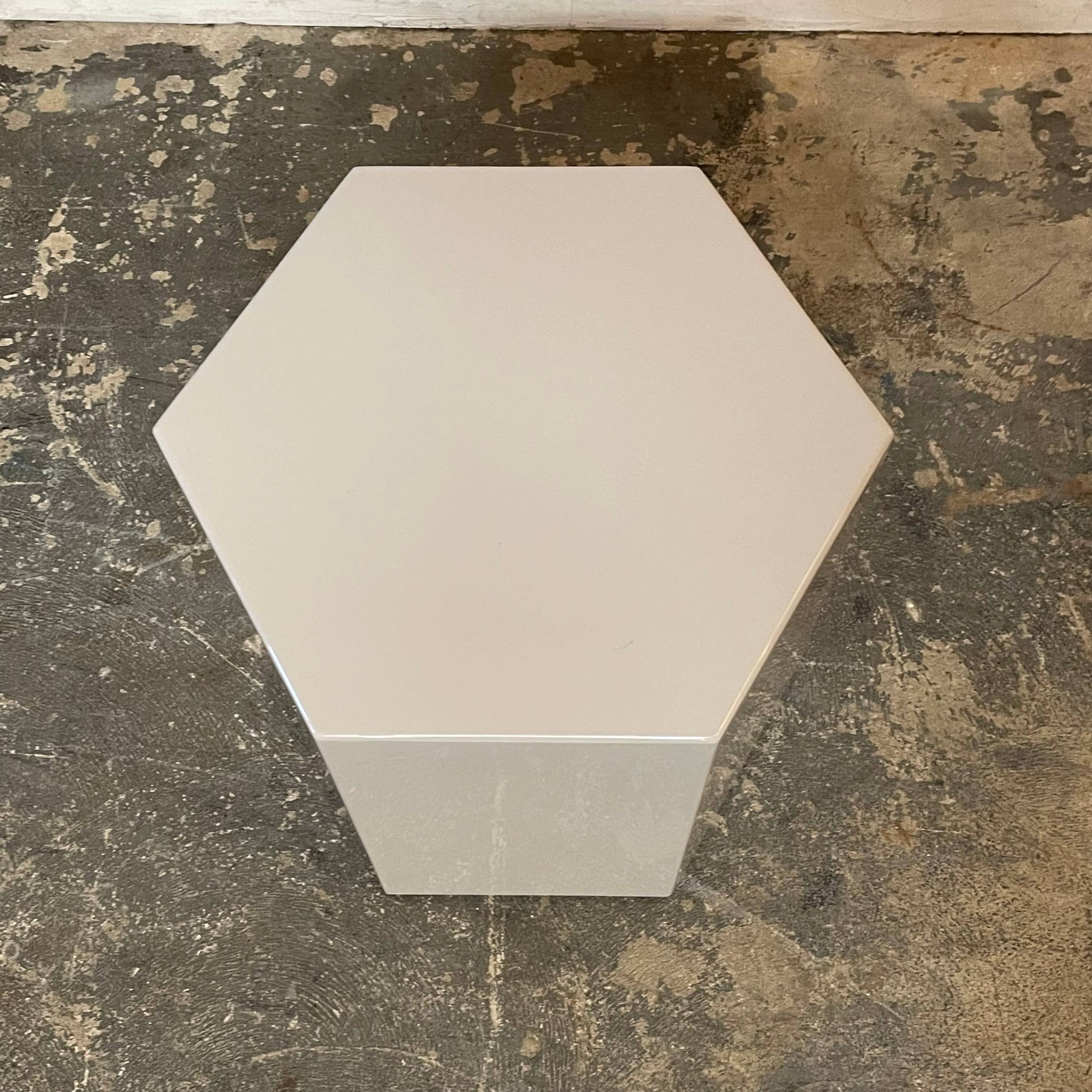 A Minotti Aeron side table on a white background.