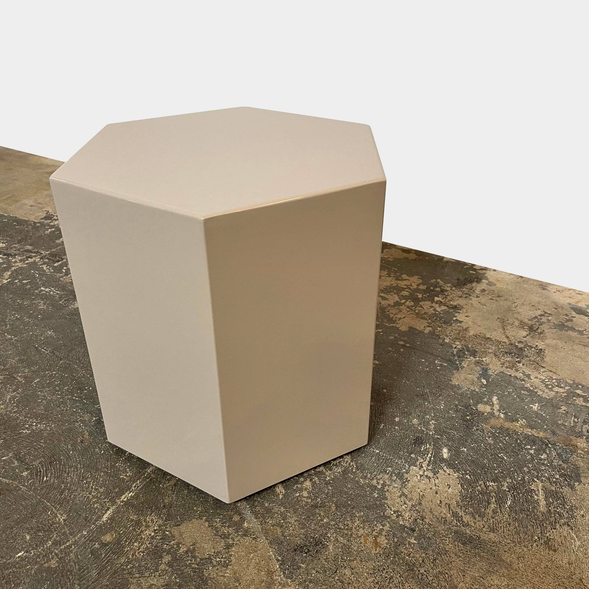 A Minotti Aeron side table on a white background.