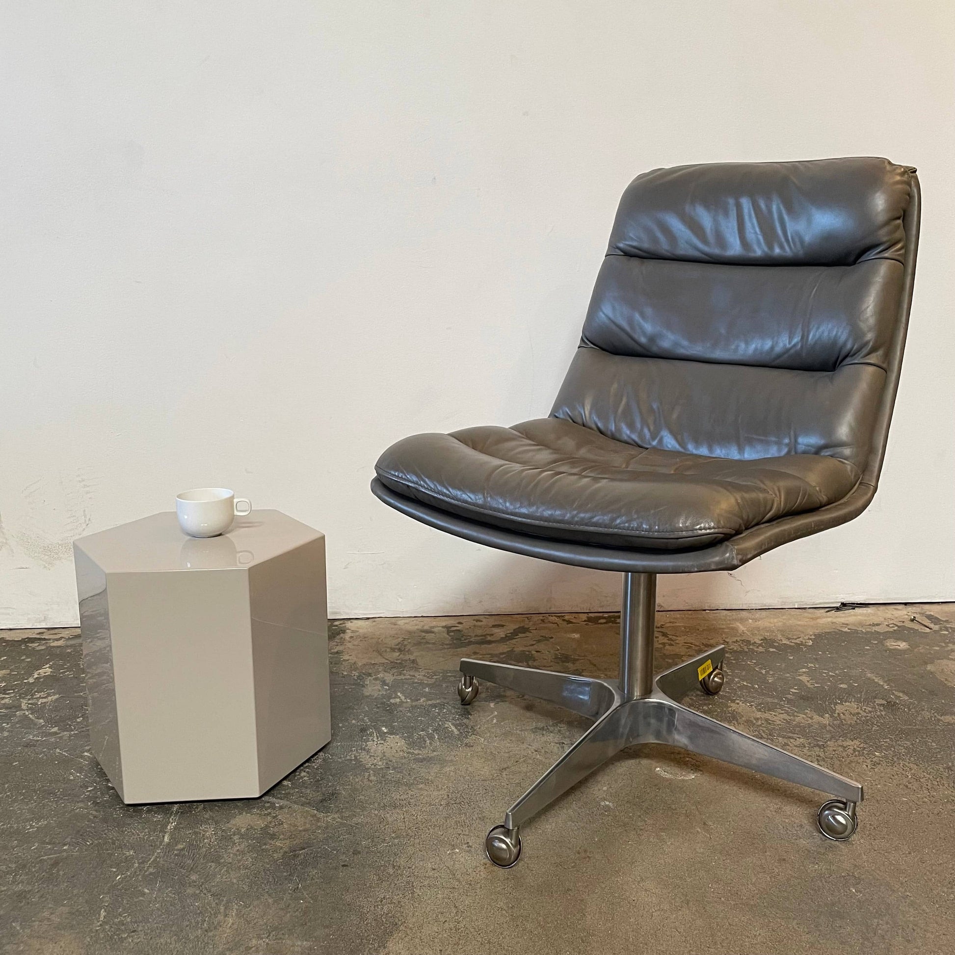 A Minotti Aeron side table on a white background.
