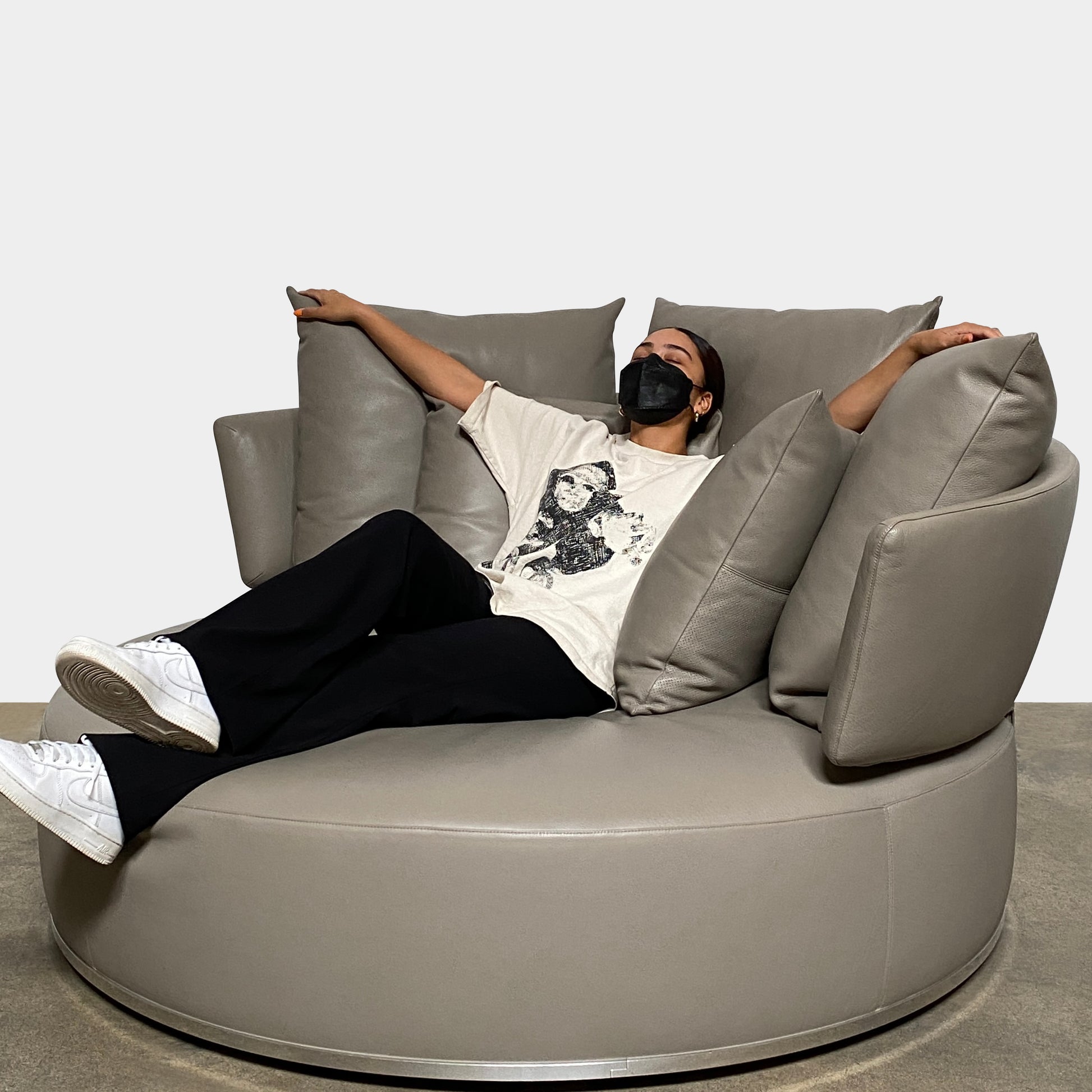 Amoenus Round Sofa, Sofa - Modern Resale