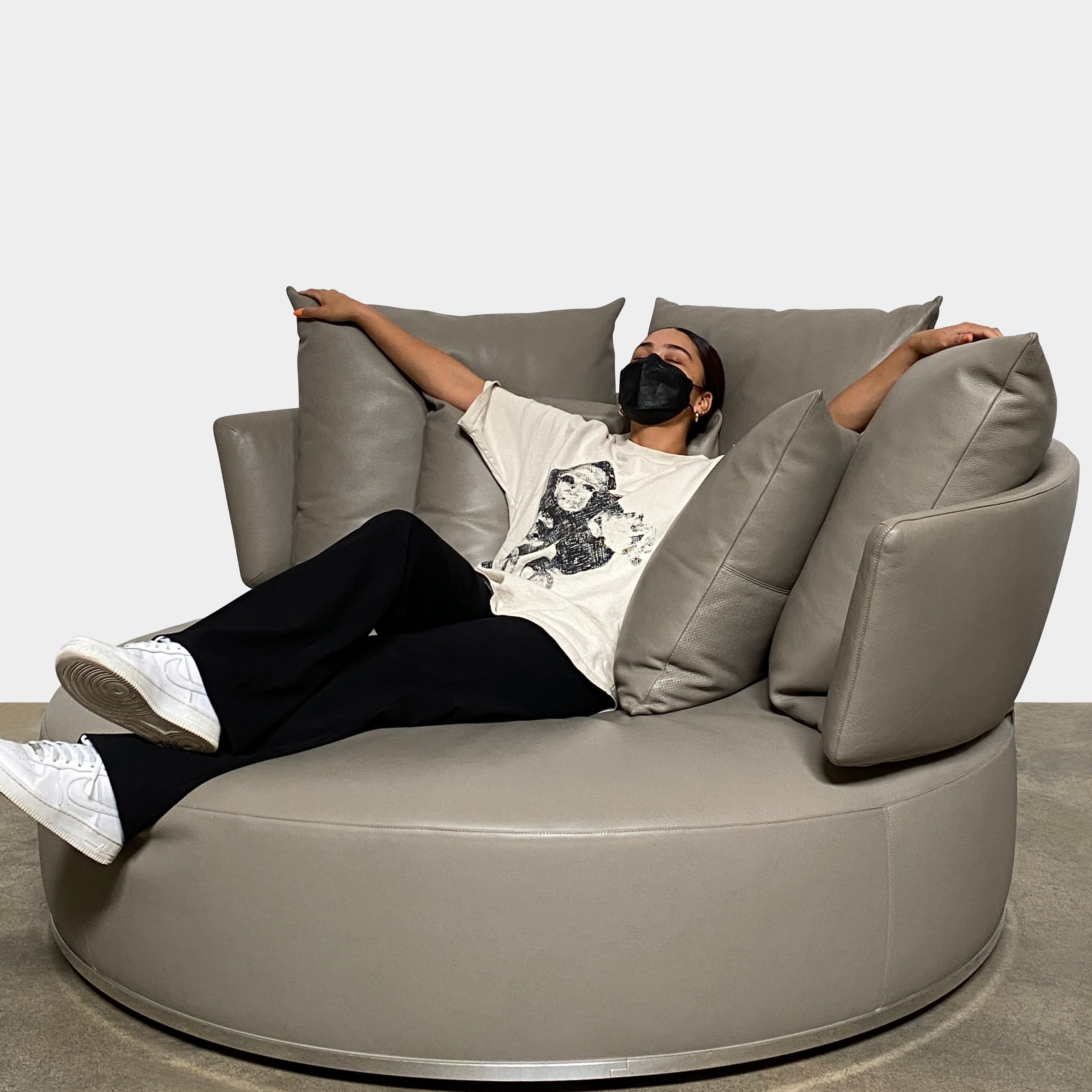 Amoenus Round Sofa, Sofa - Modern Resale