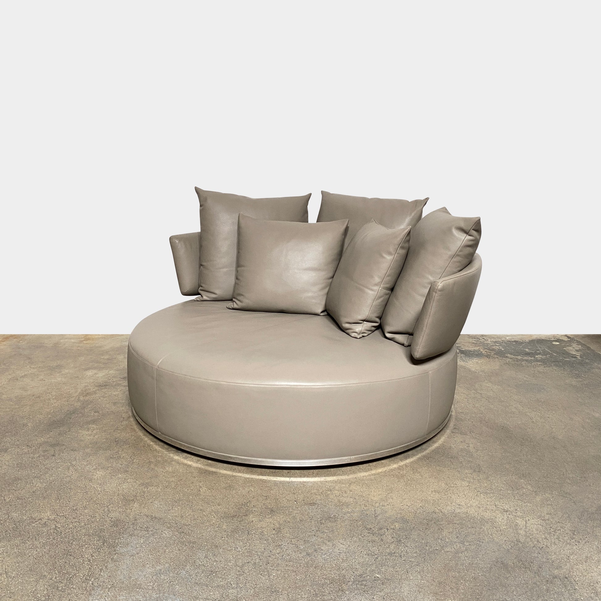 Amoenus Round Sofa, Sofa - Modern Resale
