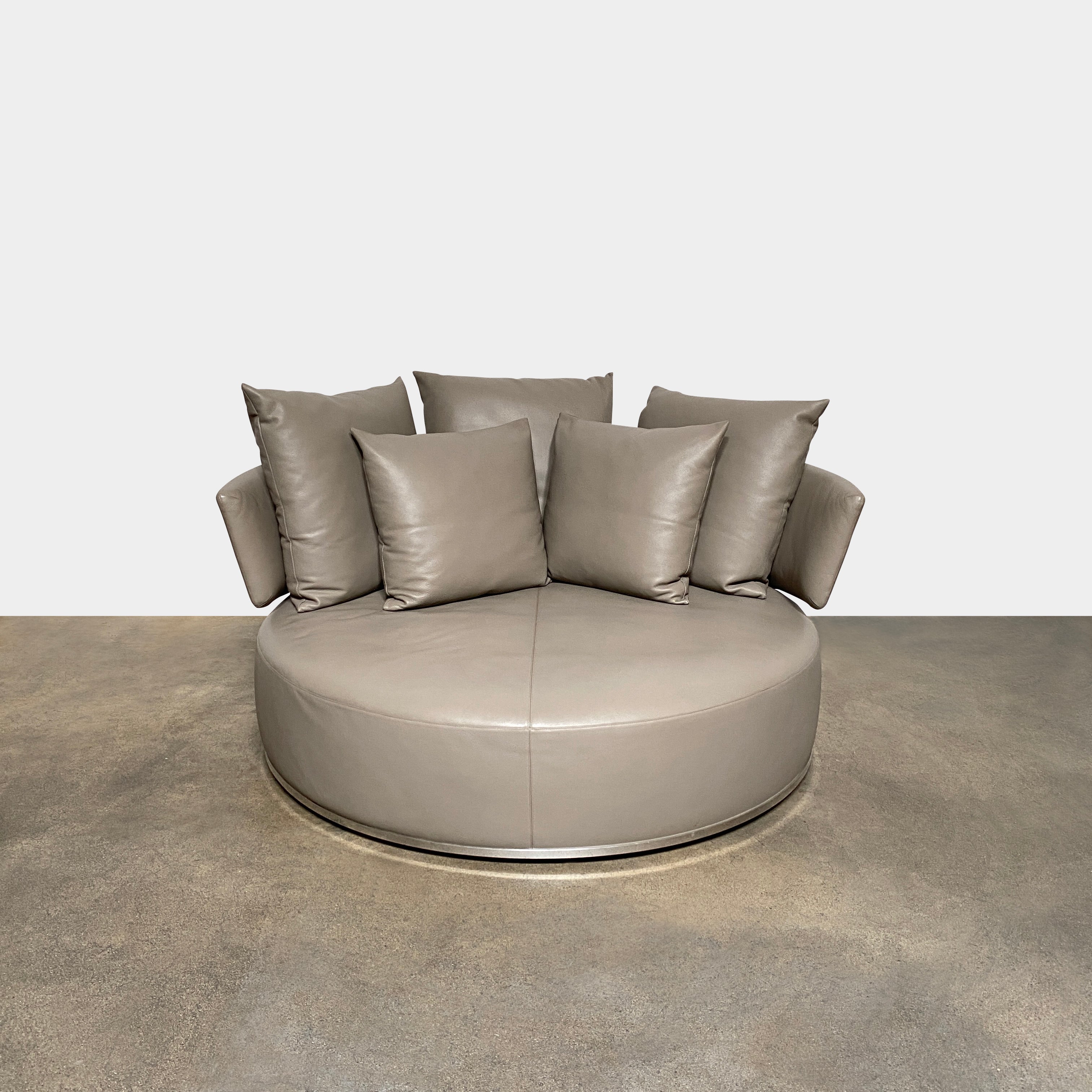 Amoenus Round Sofa, Sofa - Modern Resale